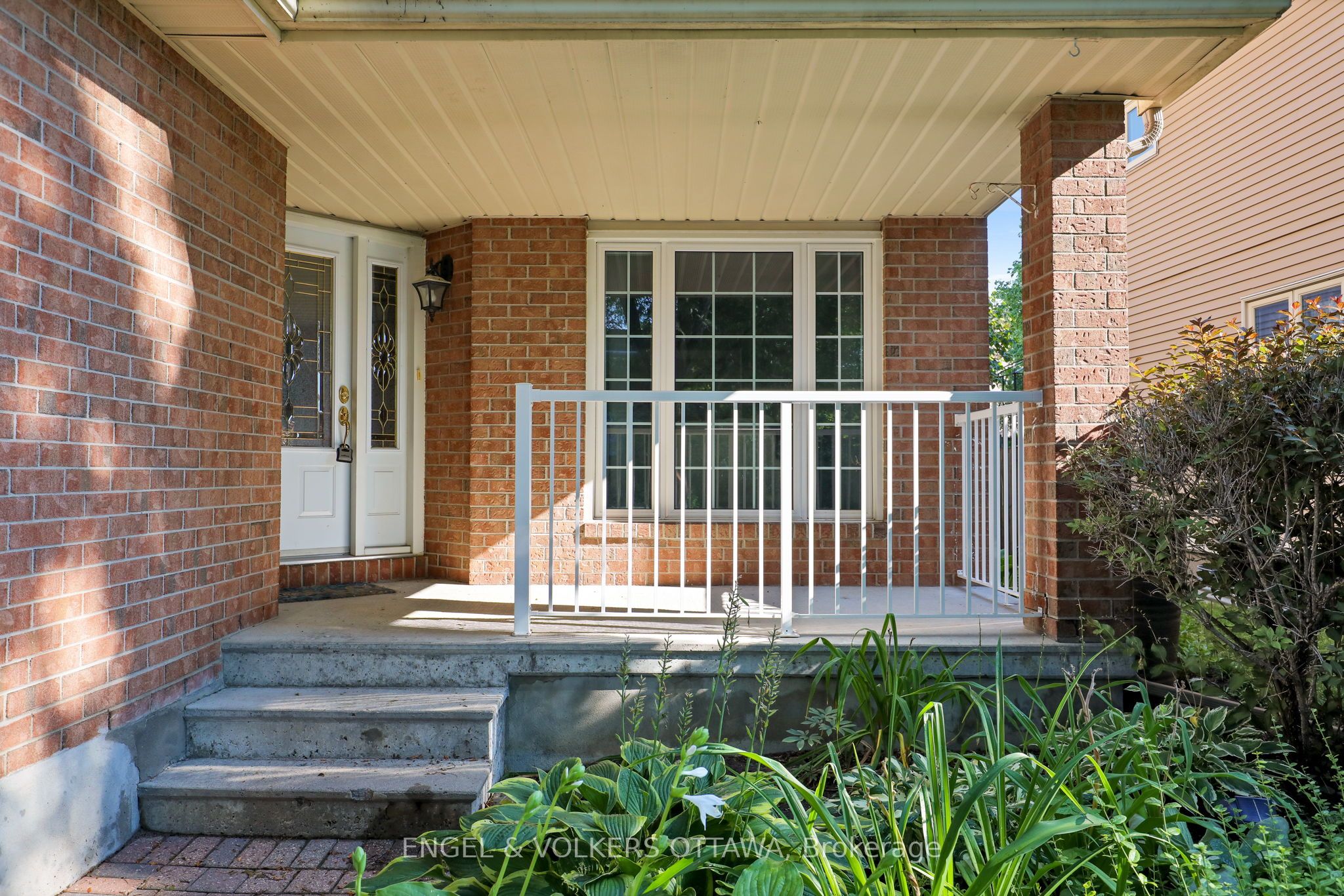 28 Weybridge Drive Property Photo 3