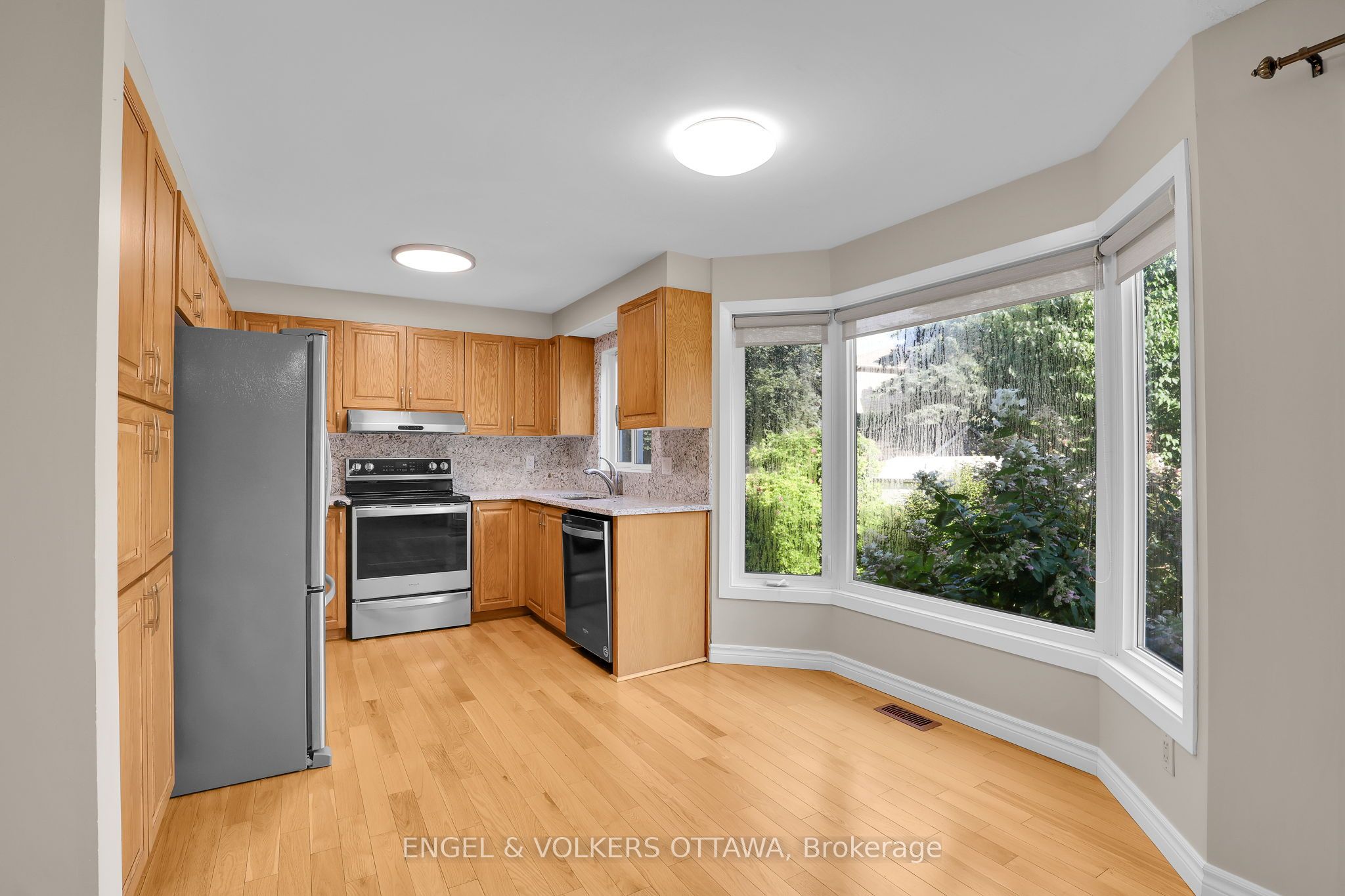 28 Weybridge Drive Property Photo 15