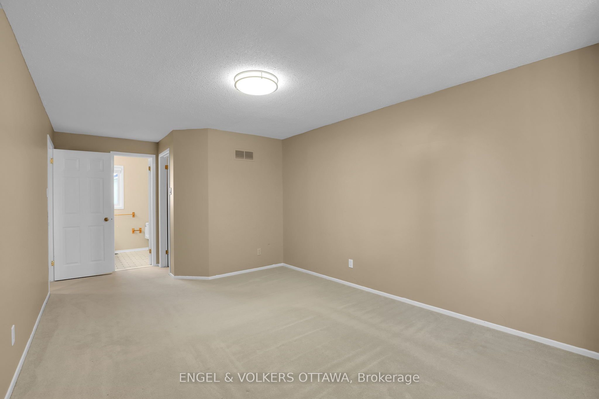28 Weybridge Drive Property Photo 20