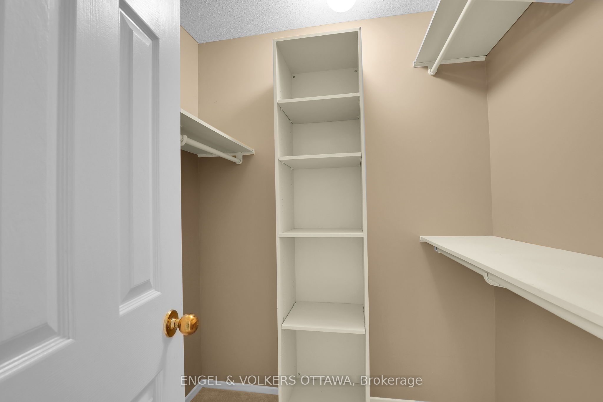 28 Weybridge Drive Property Photo 22