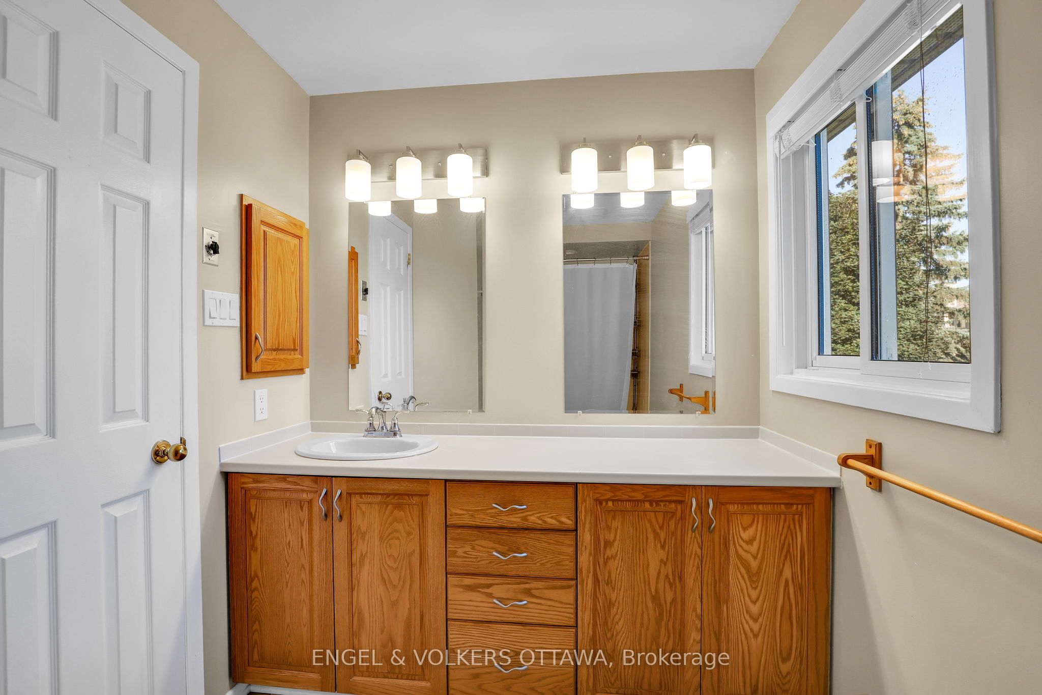 28 Weybridge Drive Property Photo 23