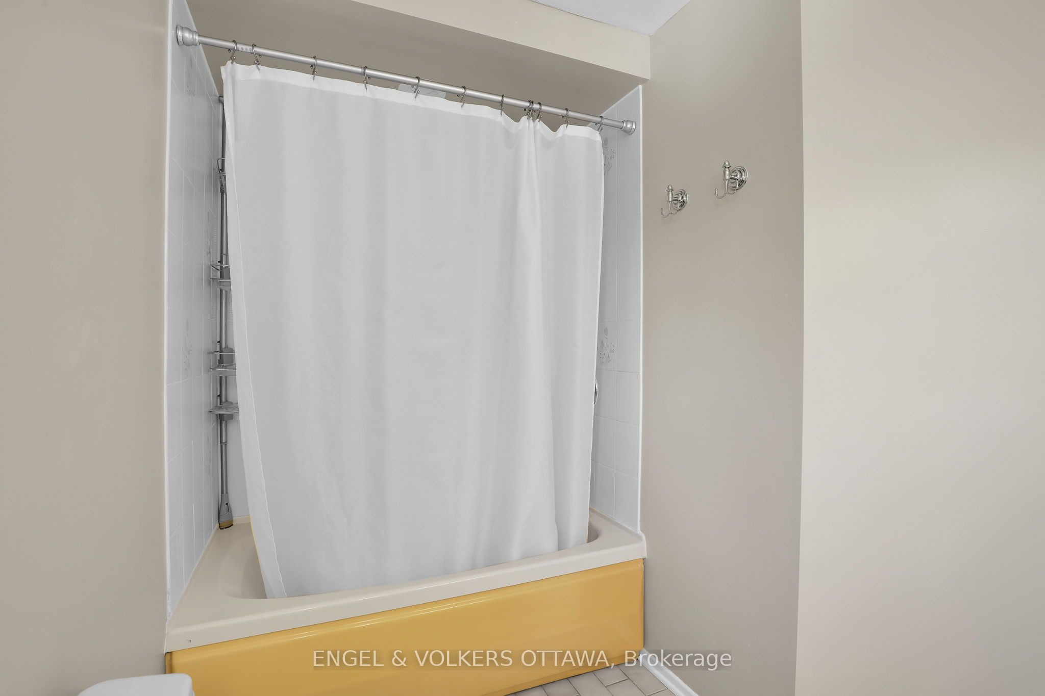 28 Weybridge Drive Property Photo 25