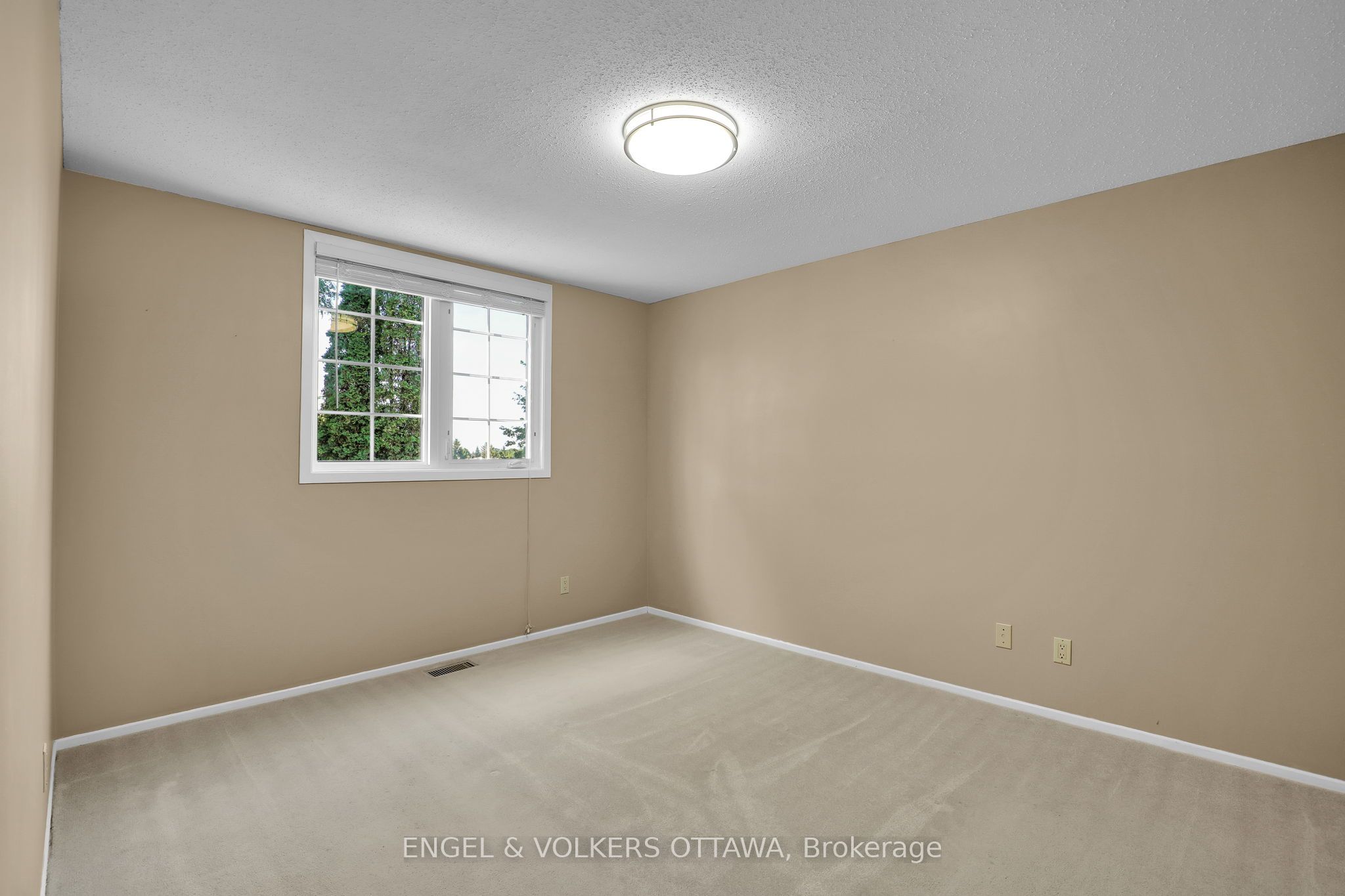 28 Weybridge Drive Property Photo 33