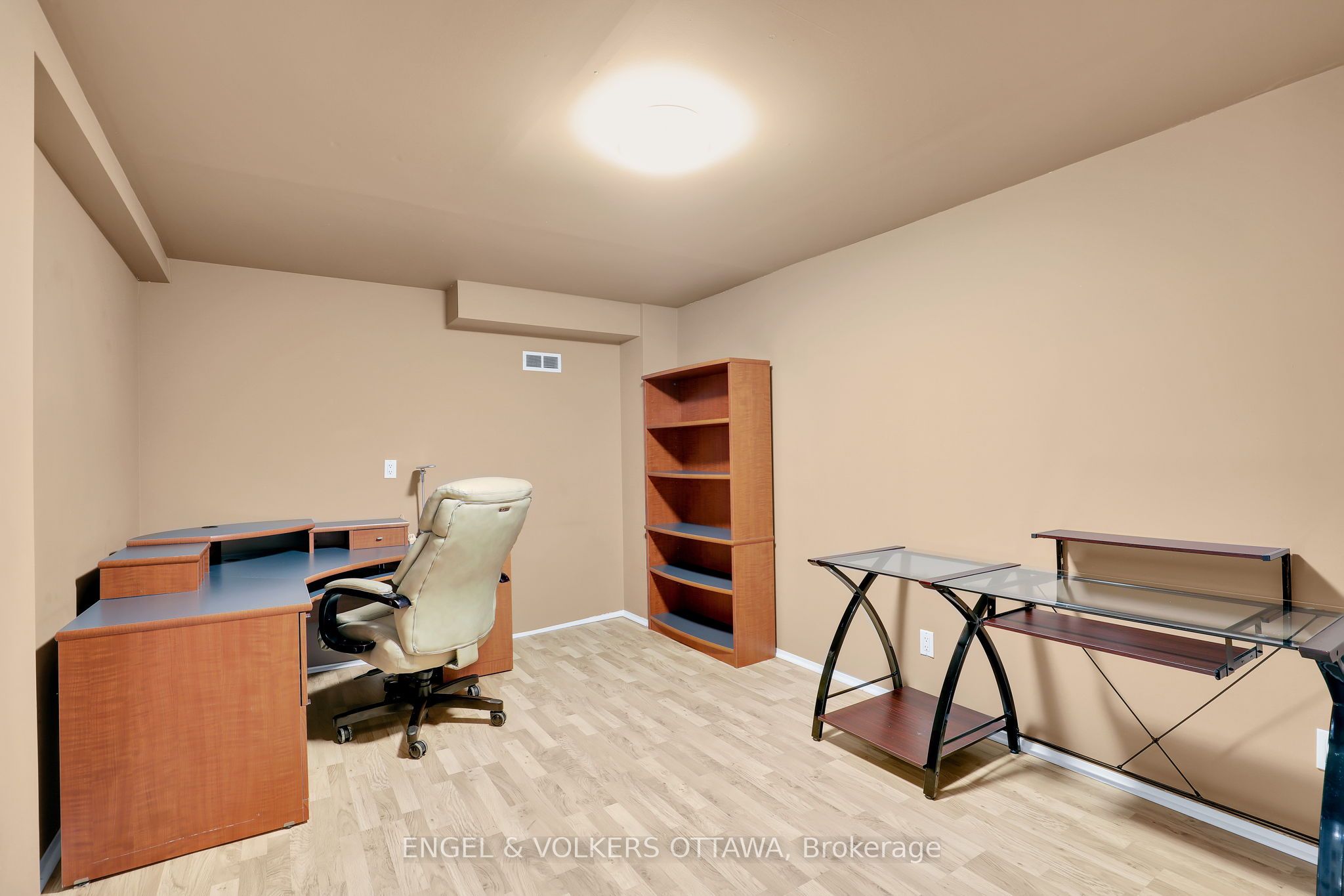 28 Weybridge Drive Property Photo 43