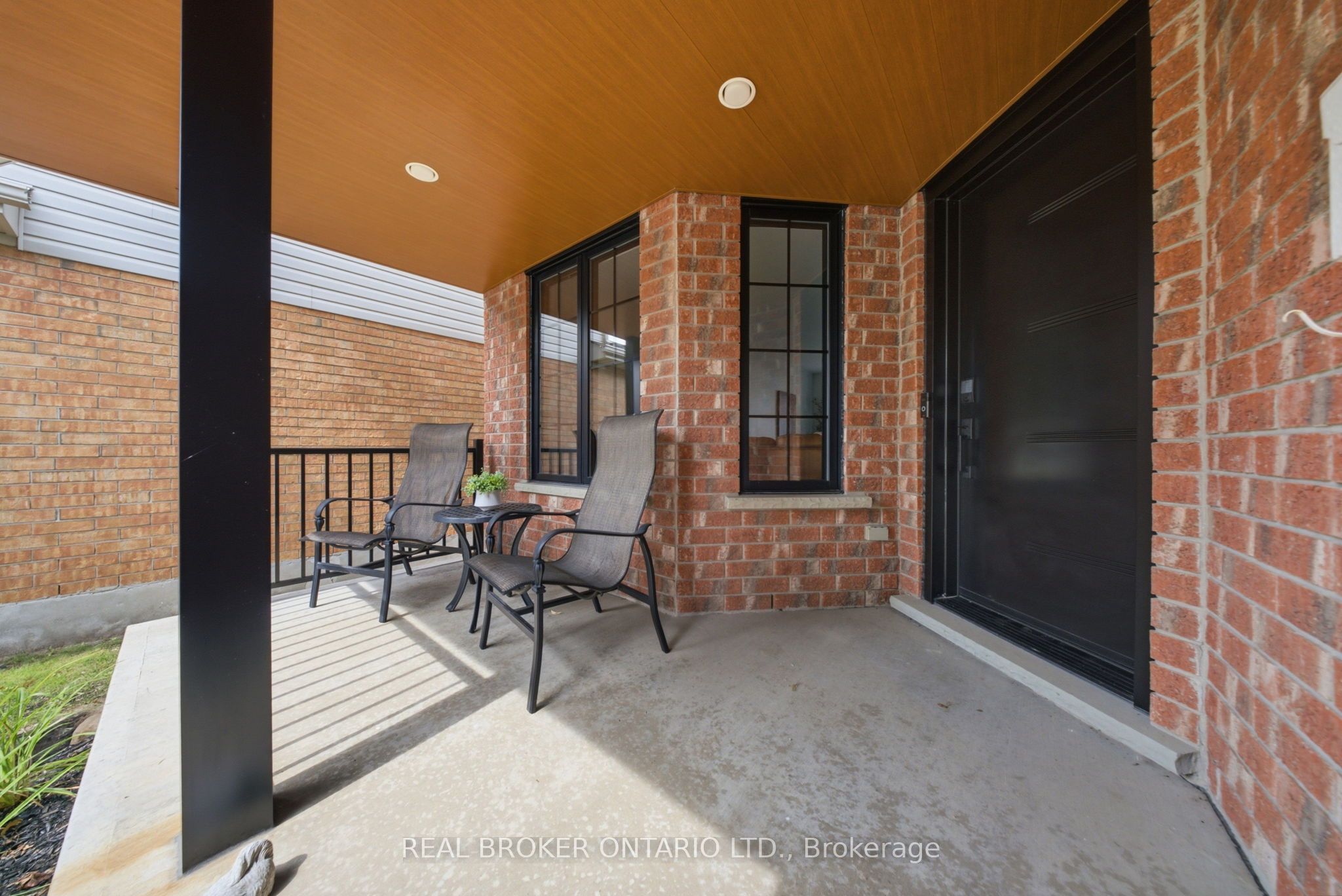 19 Boulder Crescent Property Photo 3