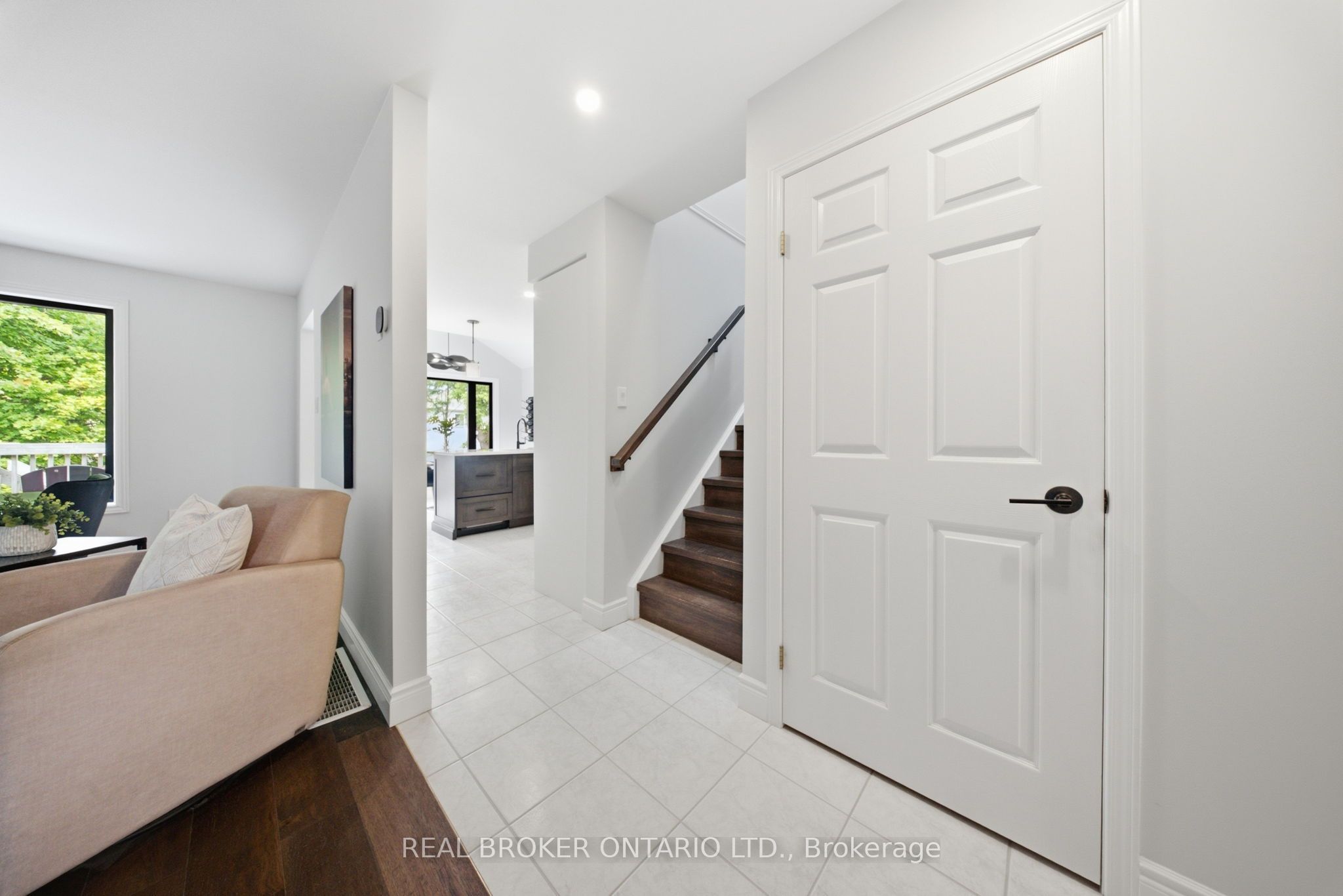 19 Boulder Crescent Property Photo 4