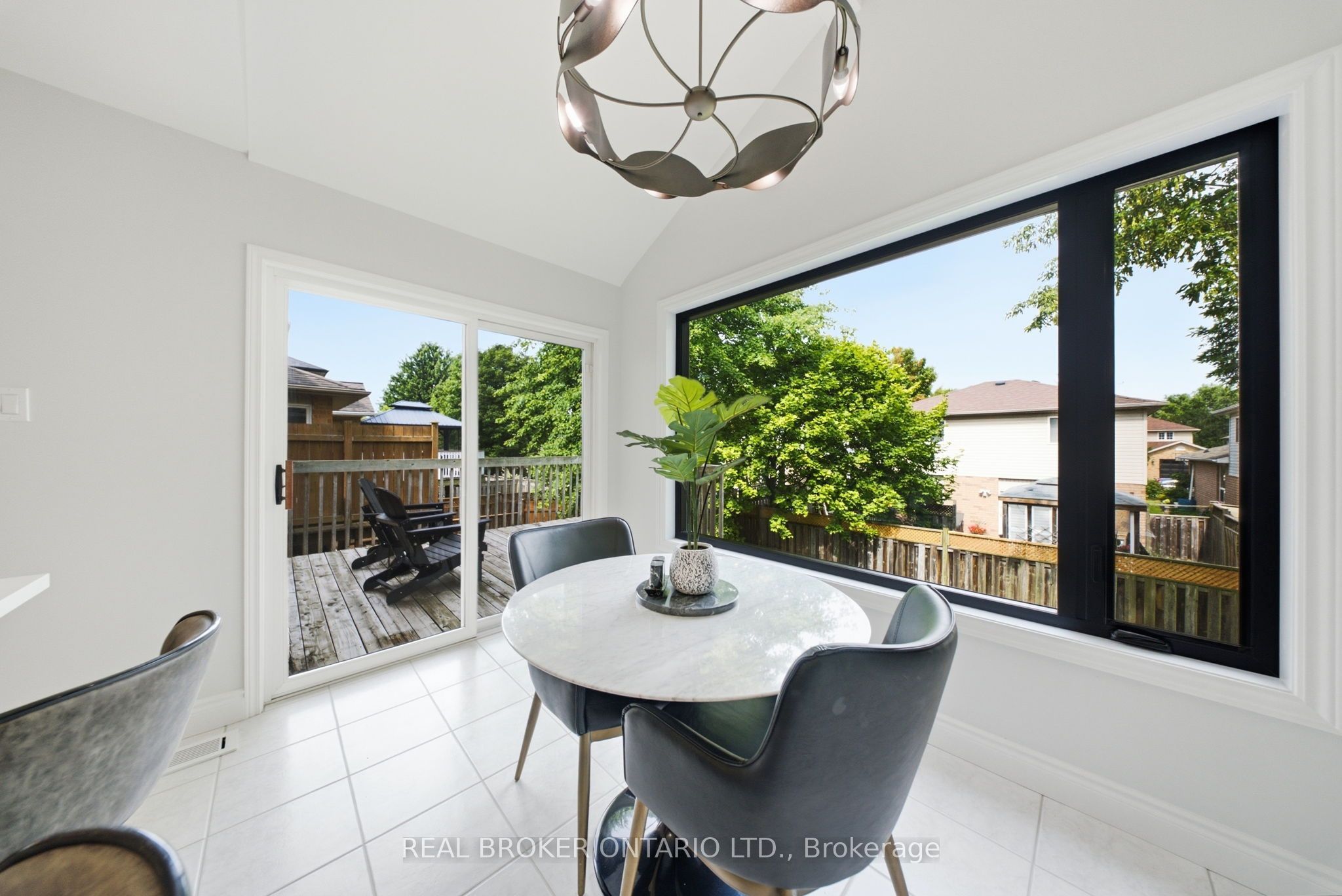 19 Boulder Crescent Property Photo 8