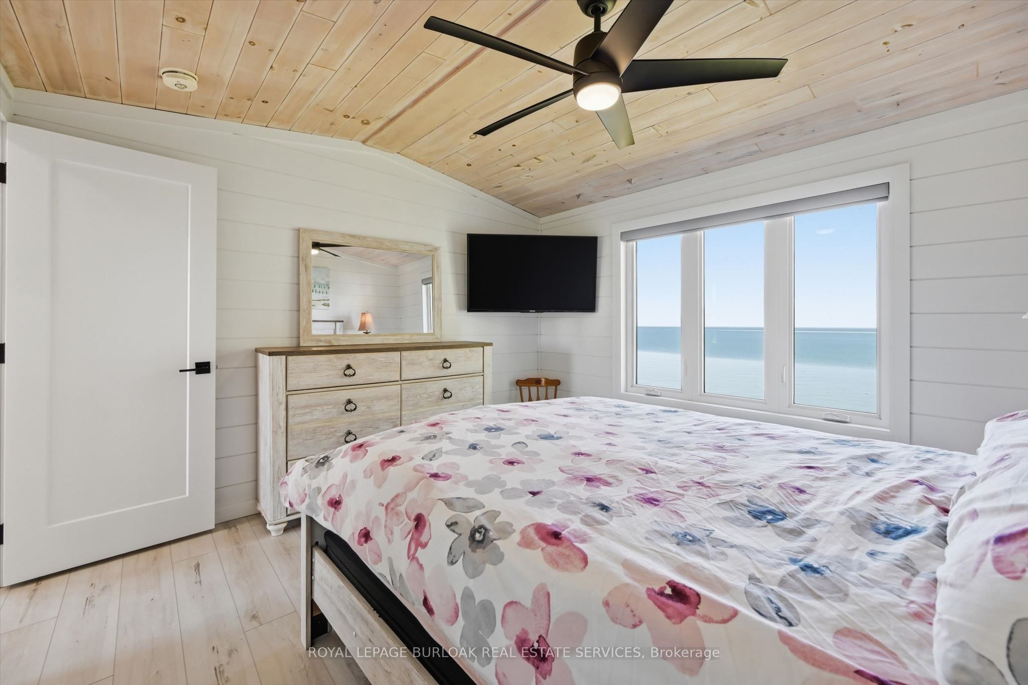 402 South Coast Drive Property Photo 16