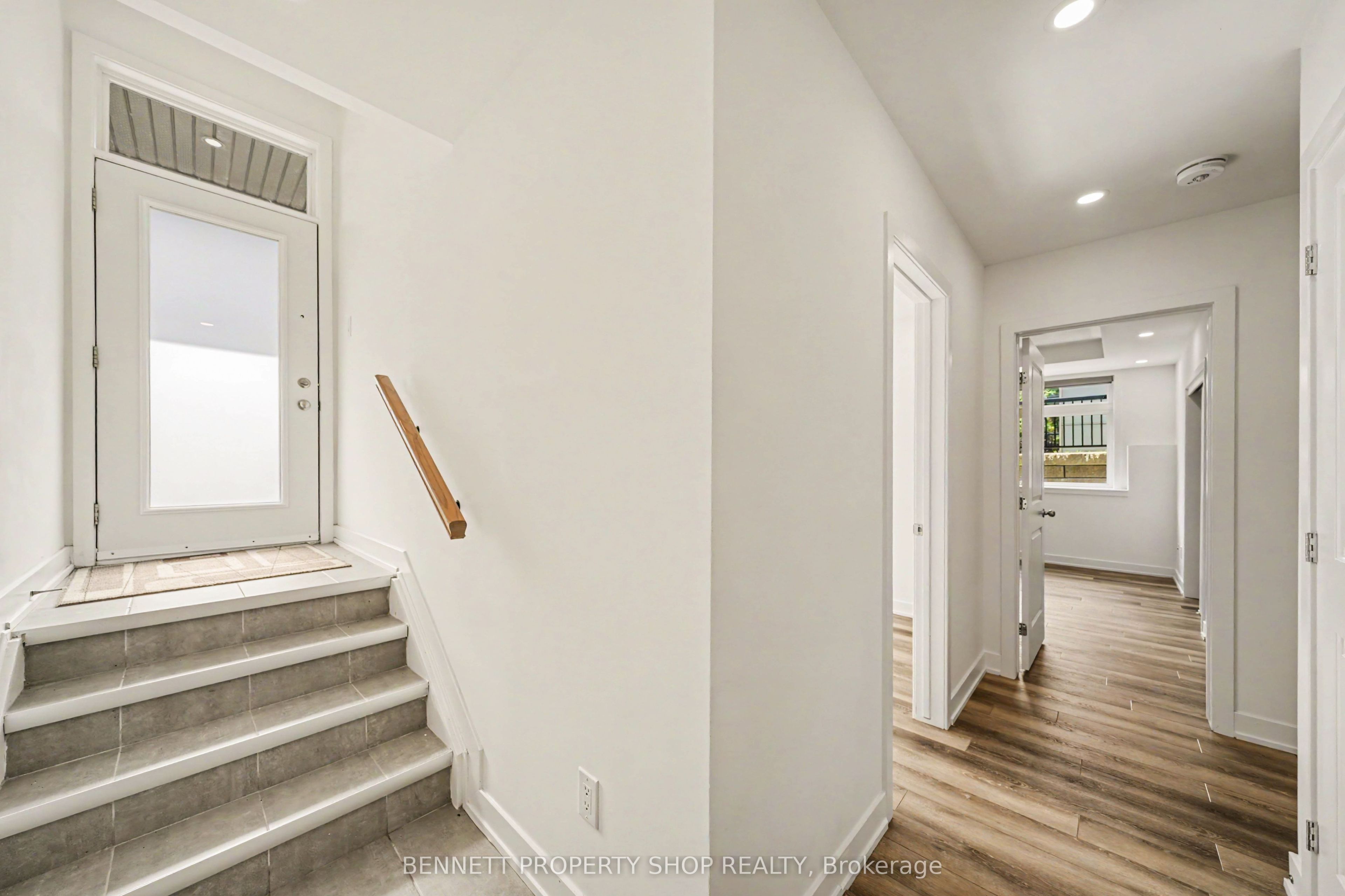 410 Rolling Meadow Crescent K Property Photo 3