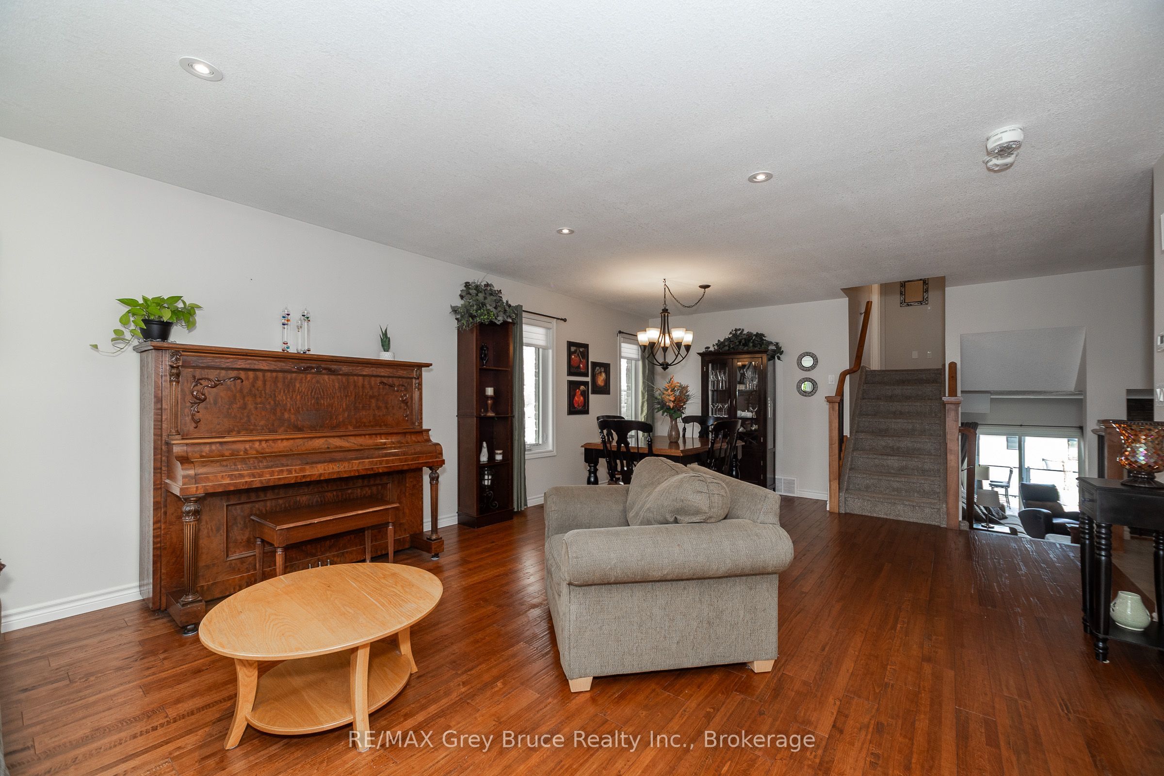 2591 7th Avenue E Property Photo 4