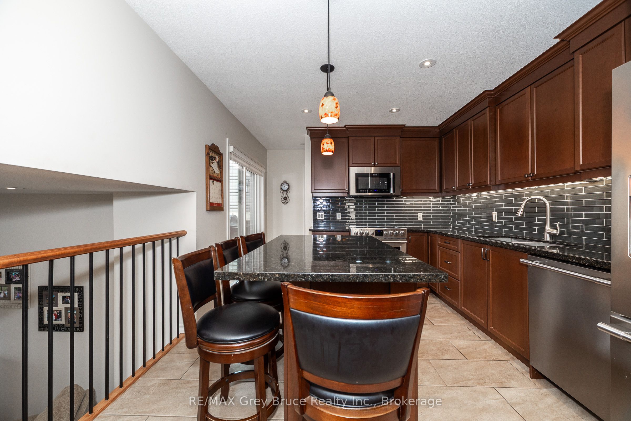 2591 7th Avenue E Property Photo 8