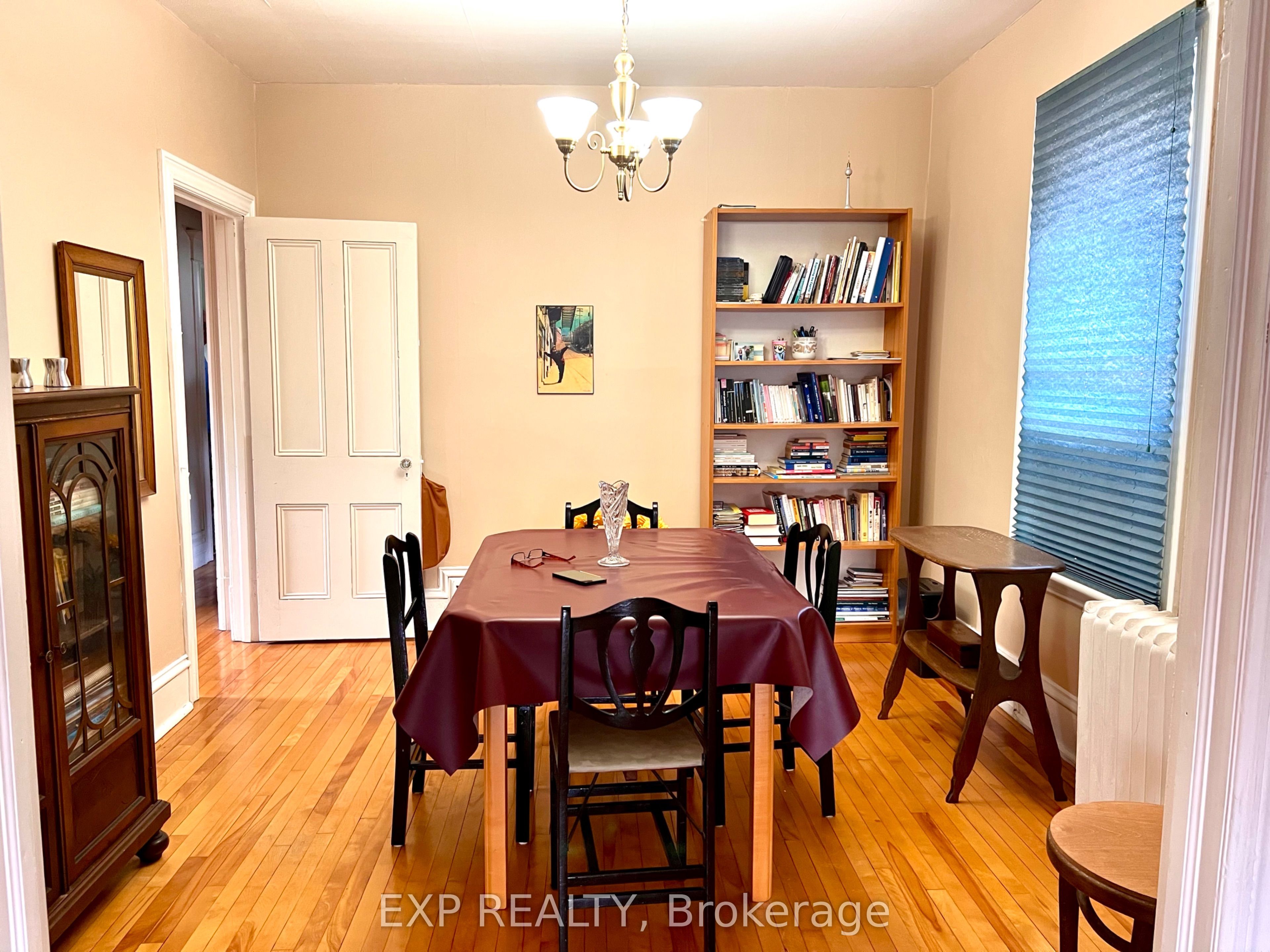 107 Spadina Avenue Property Photo 6