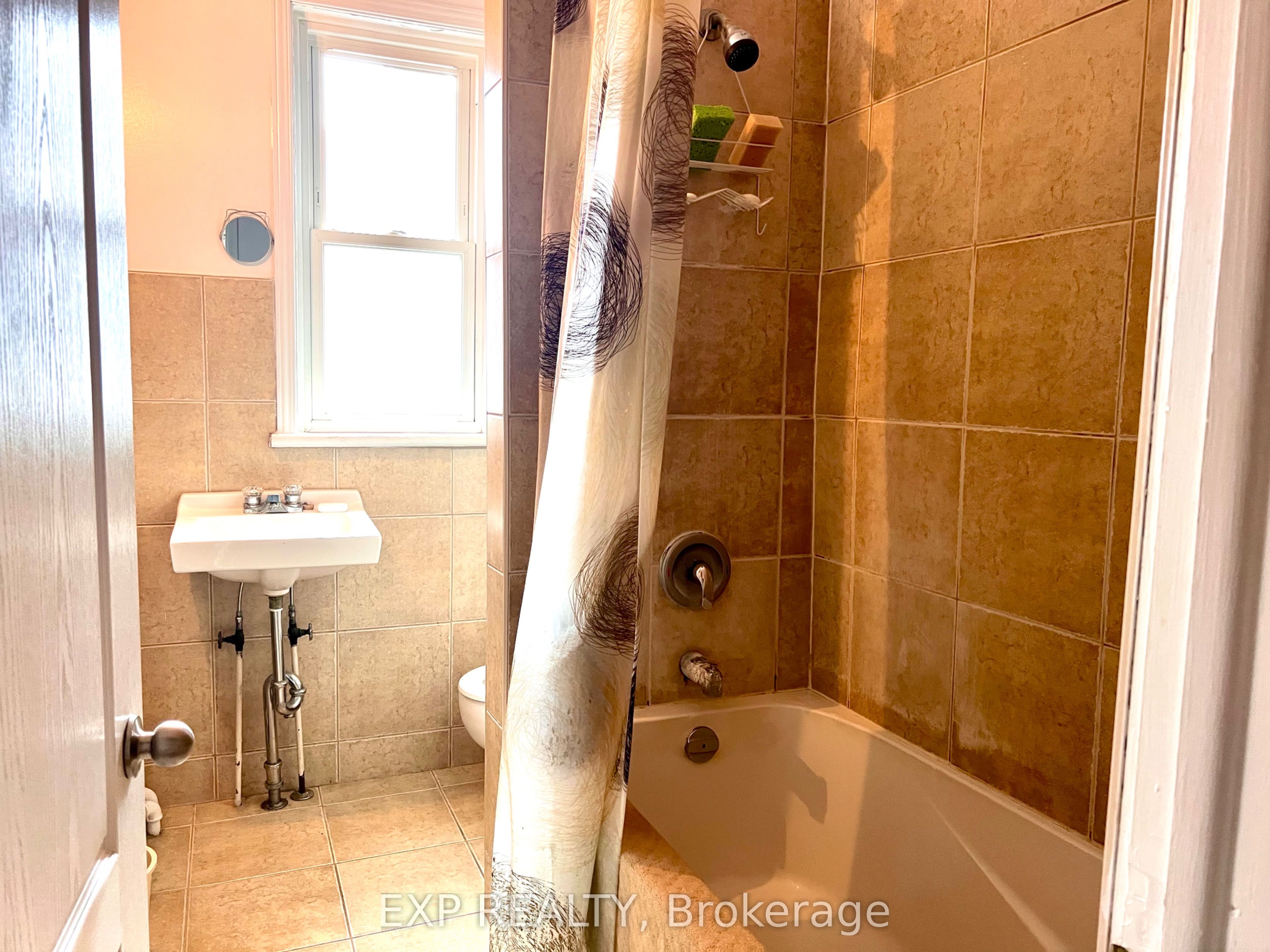107 Spadina Avenue Property Photo 15