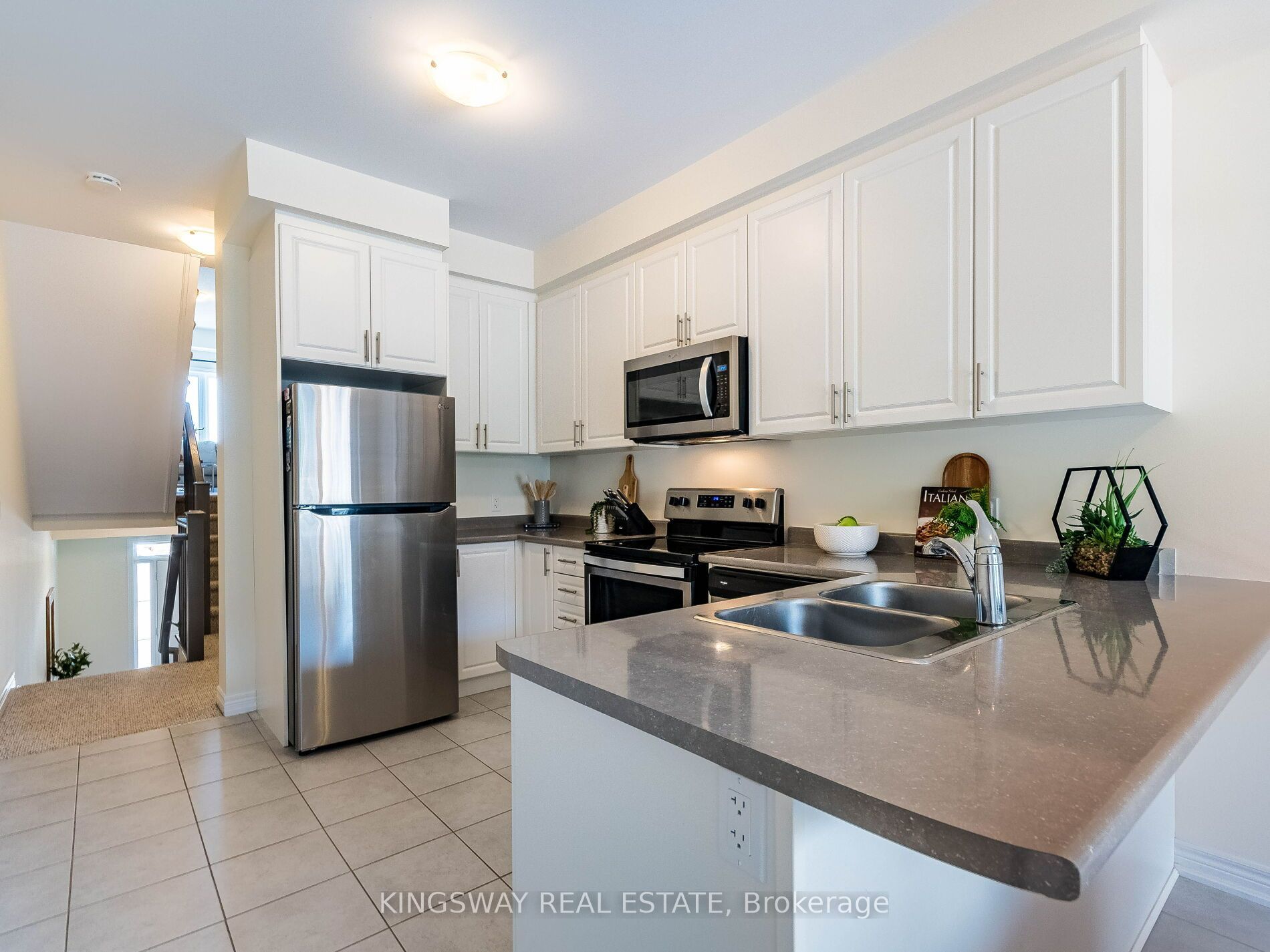 279 Skinner Road N 2 Property Photo 5