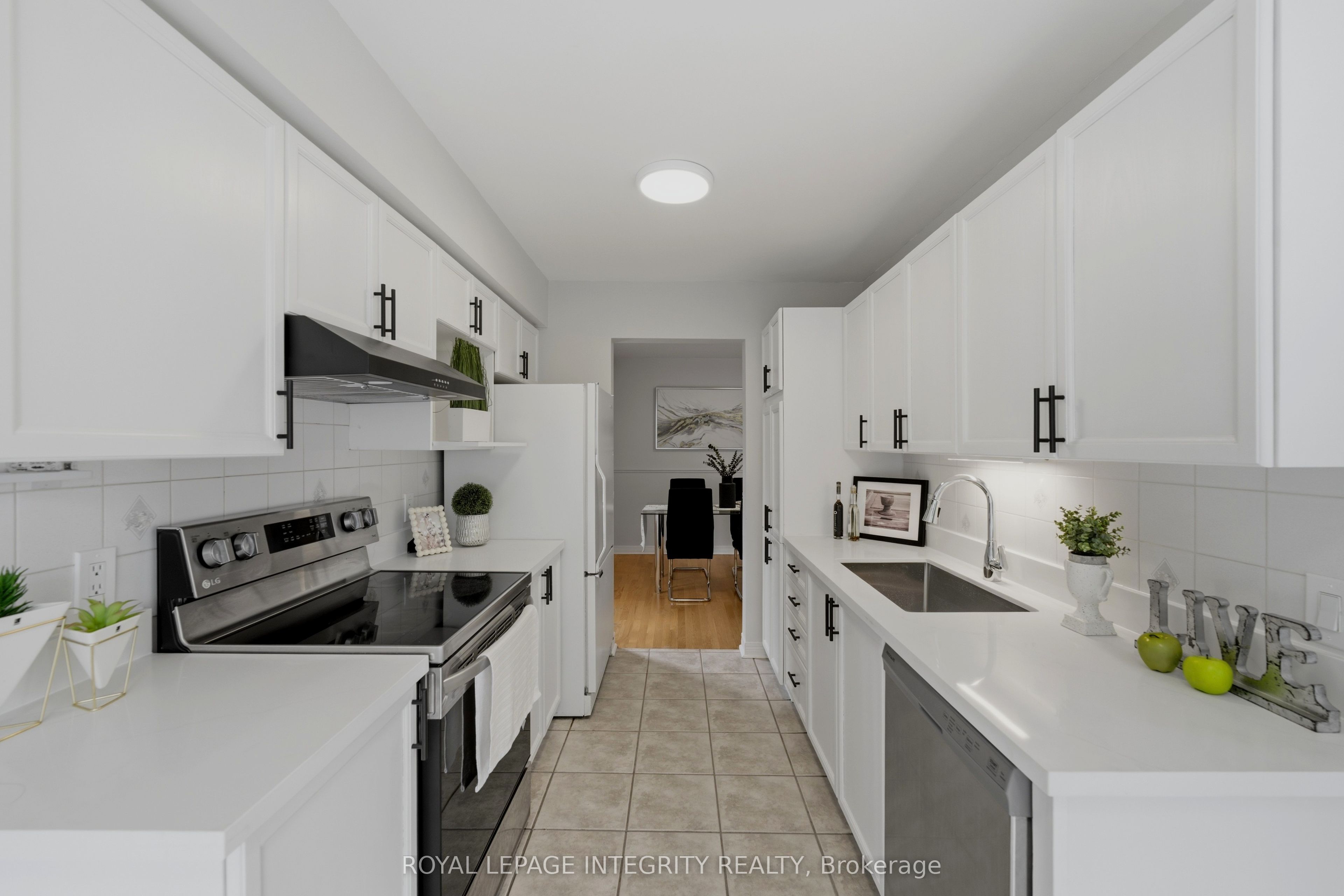 20 Redding Way Property Photo 8