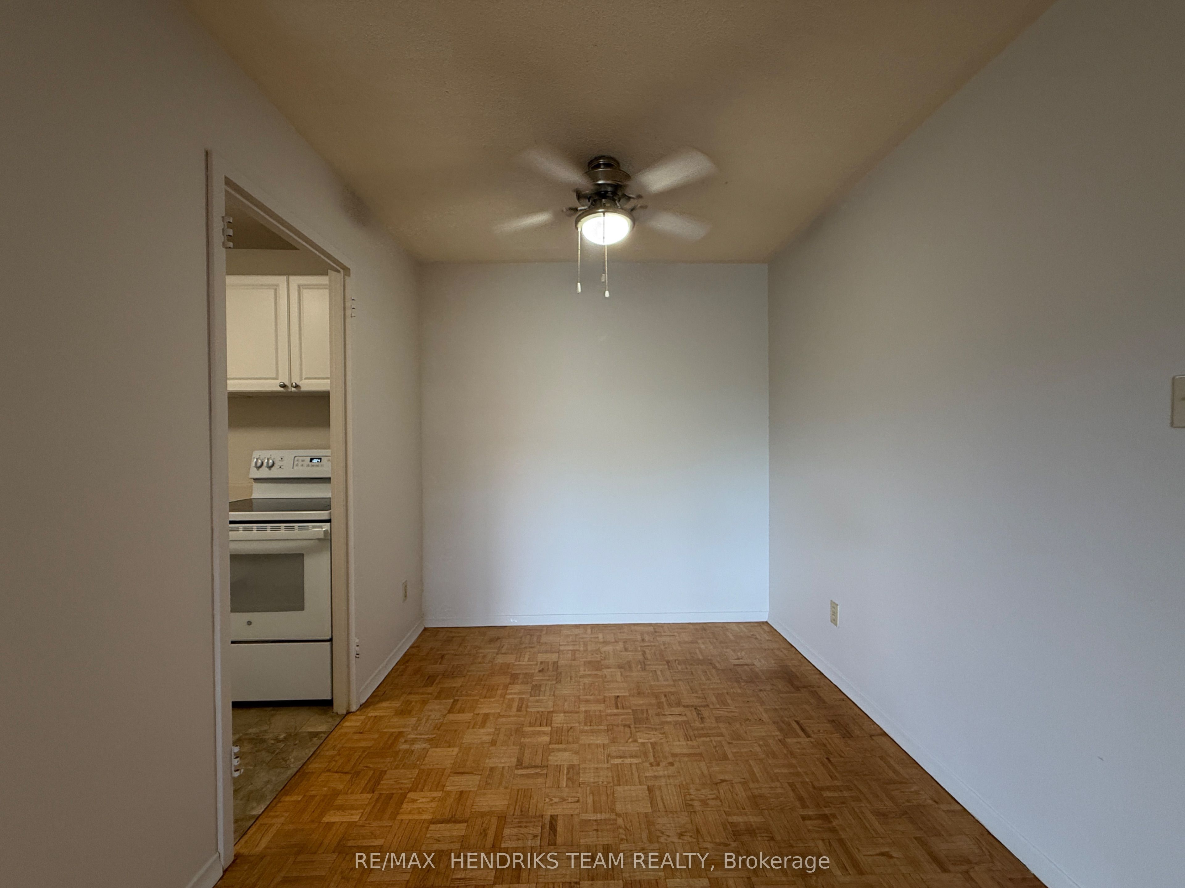 39 Leaside Drive 409 Property Photo 3