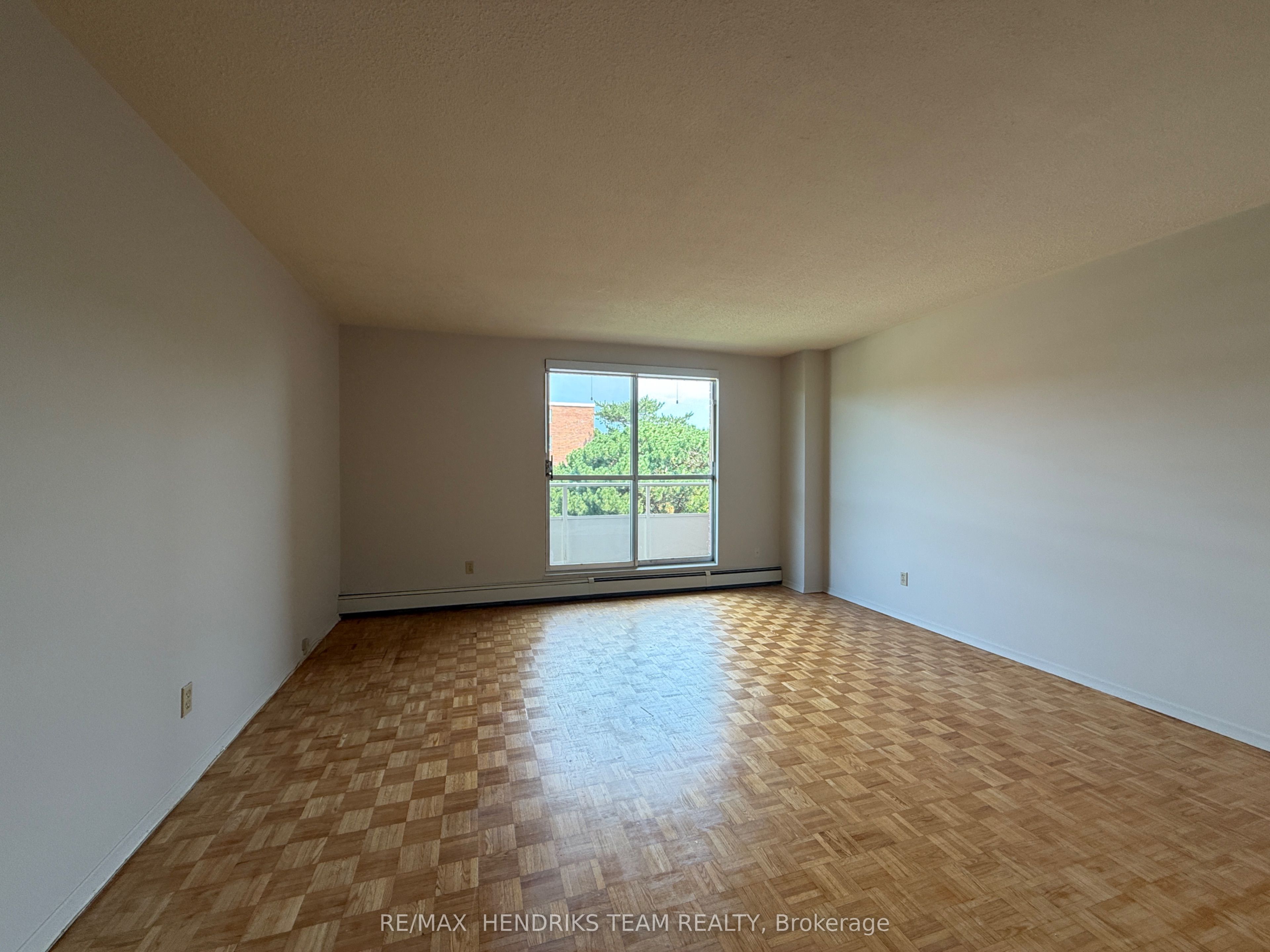 39 Leaside Drive 409 Property Photo 4