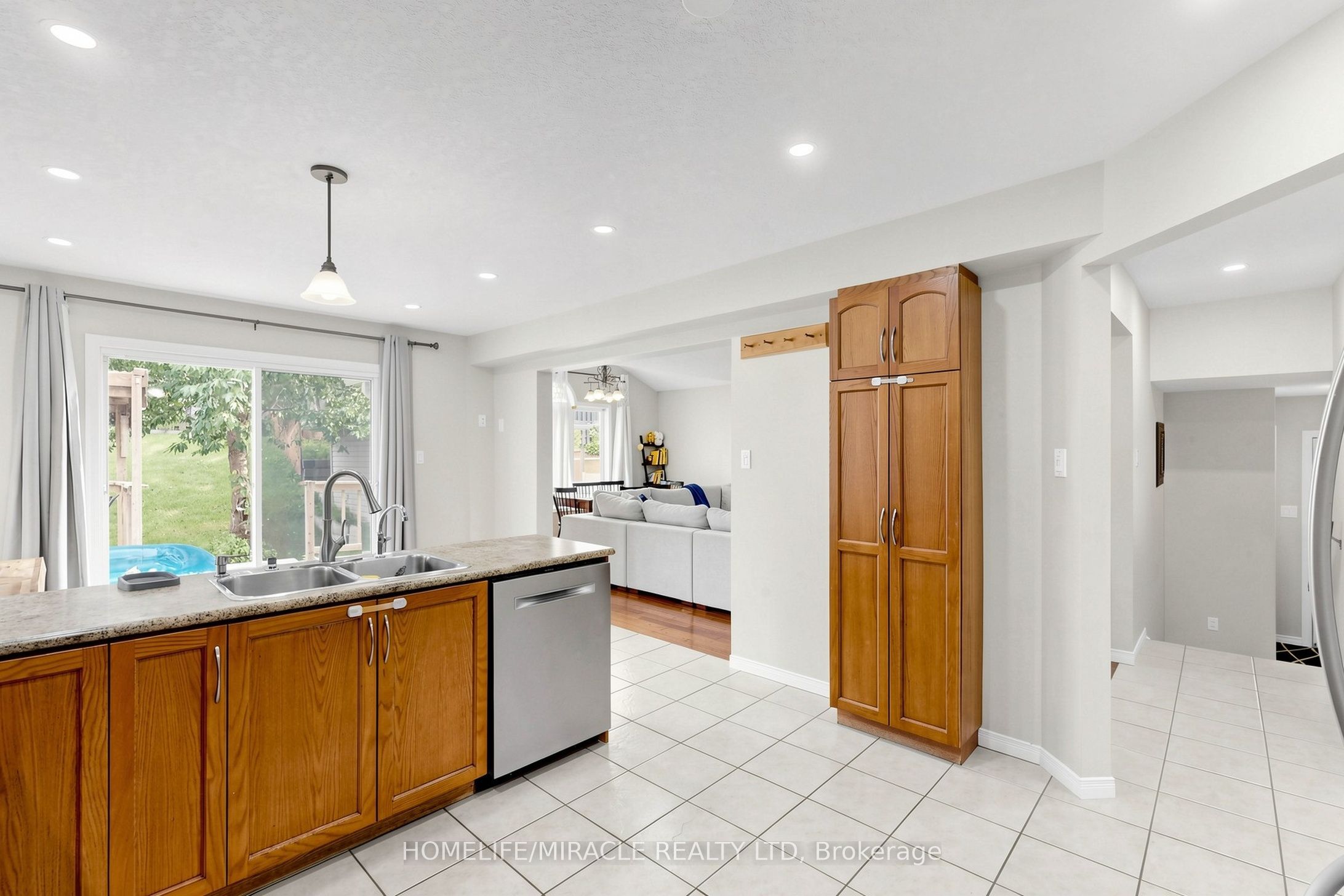 378 Mountain Laurel Crescent Property Photo 10