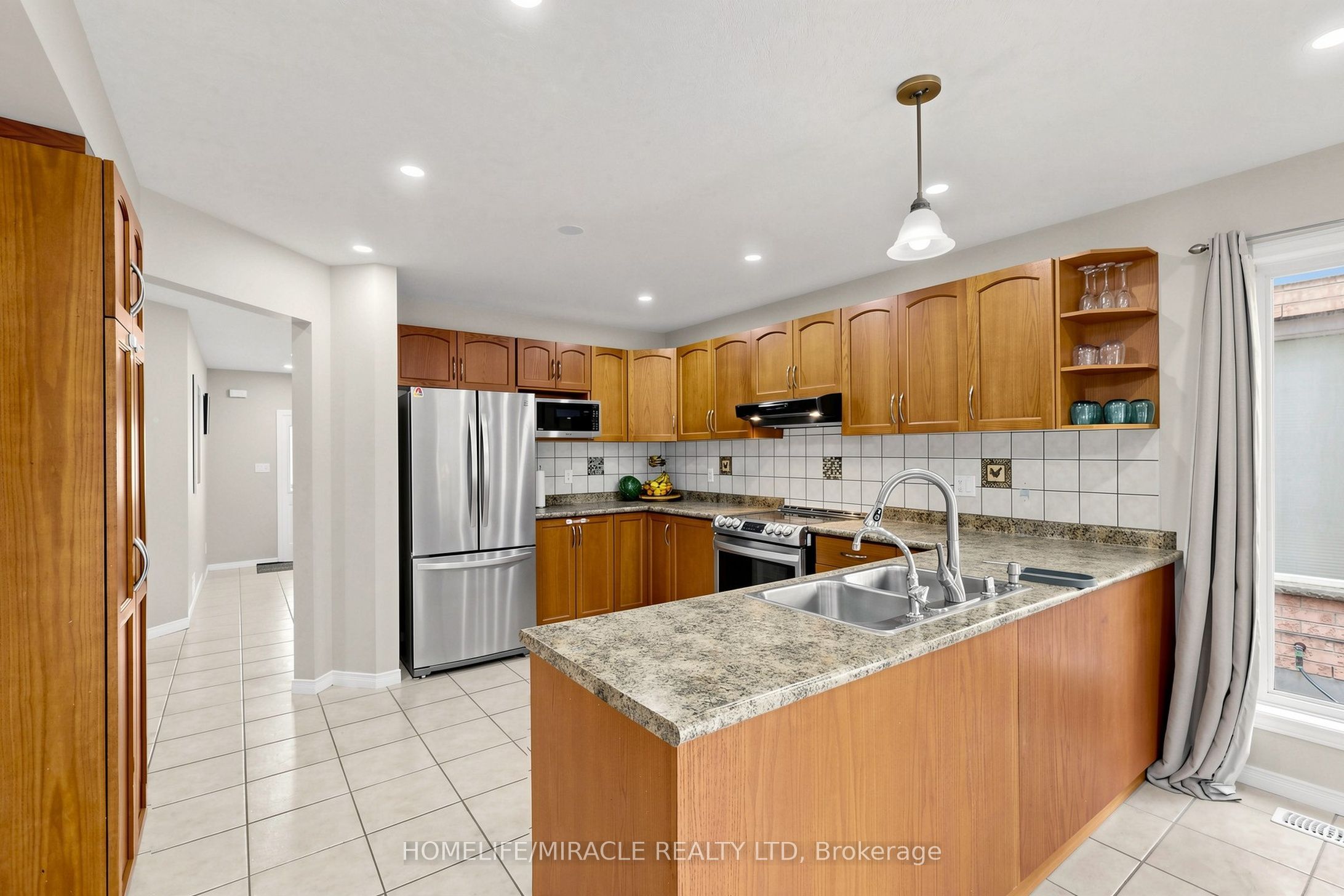 378 Mountain Laurel Crescent Property Photo 11