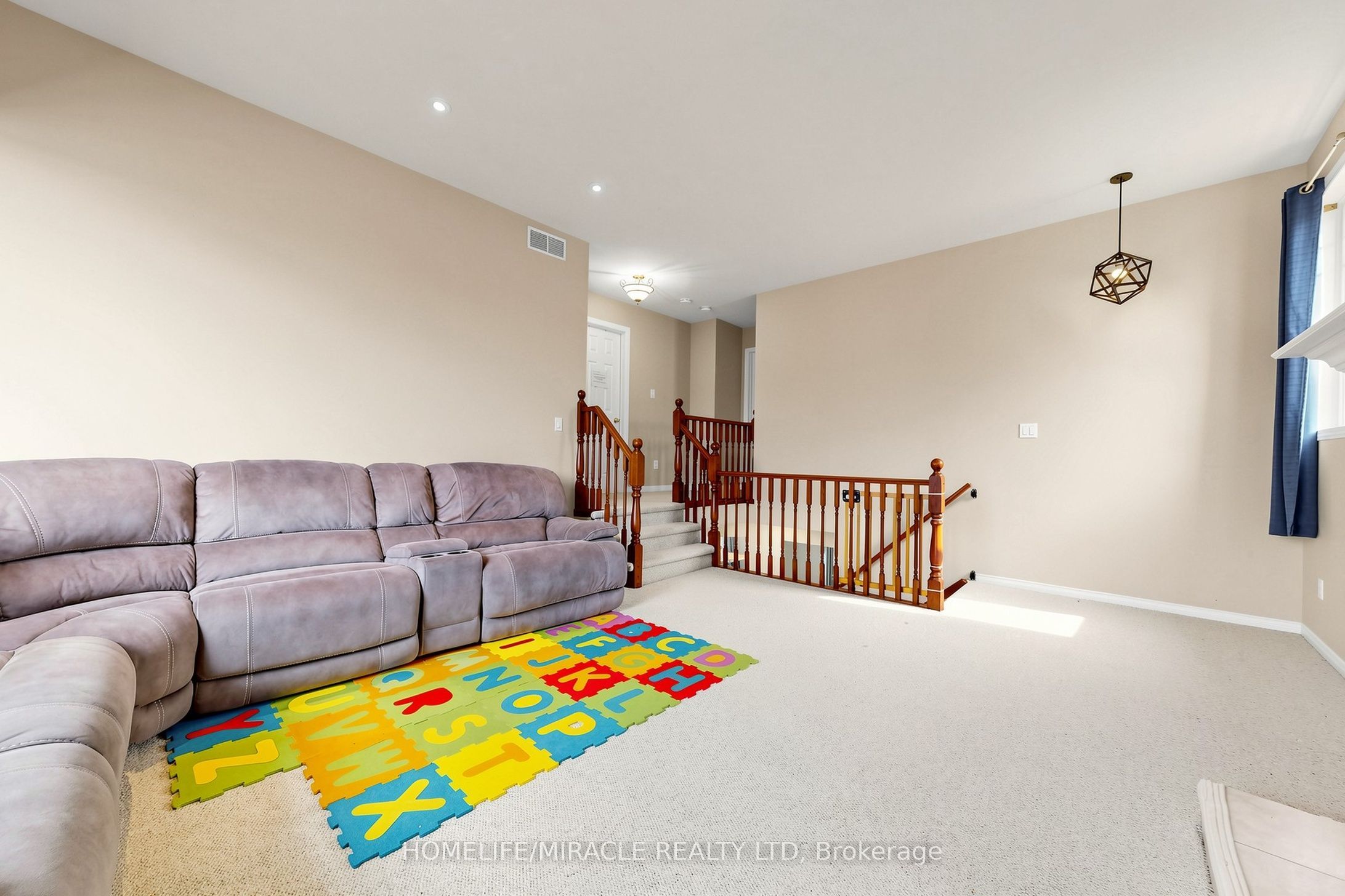 378 Mountain Laurel Crescent Property Photo 20