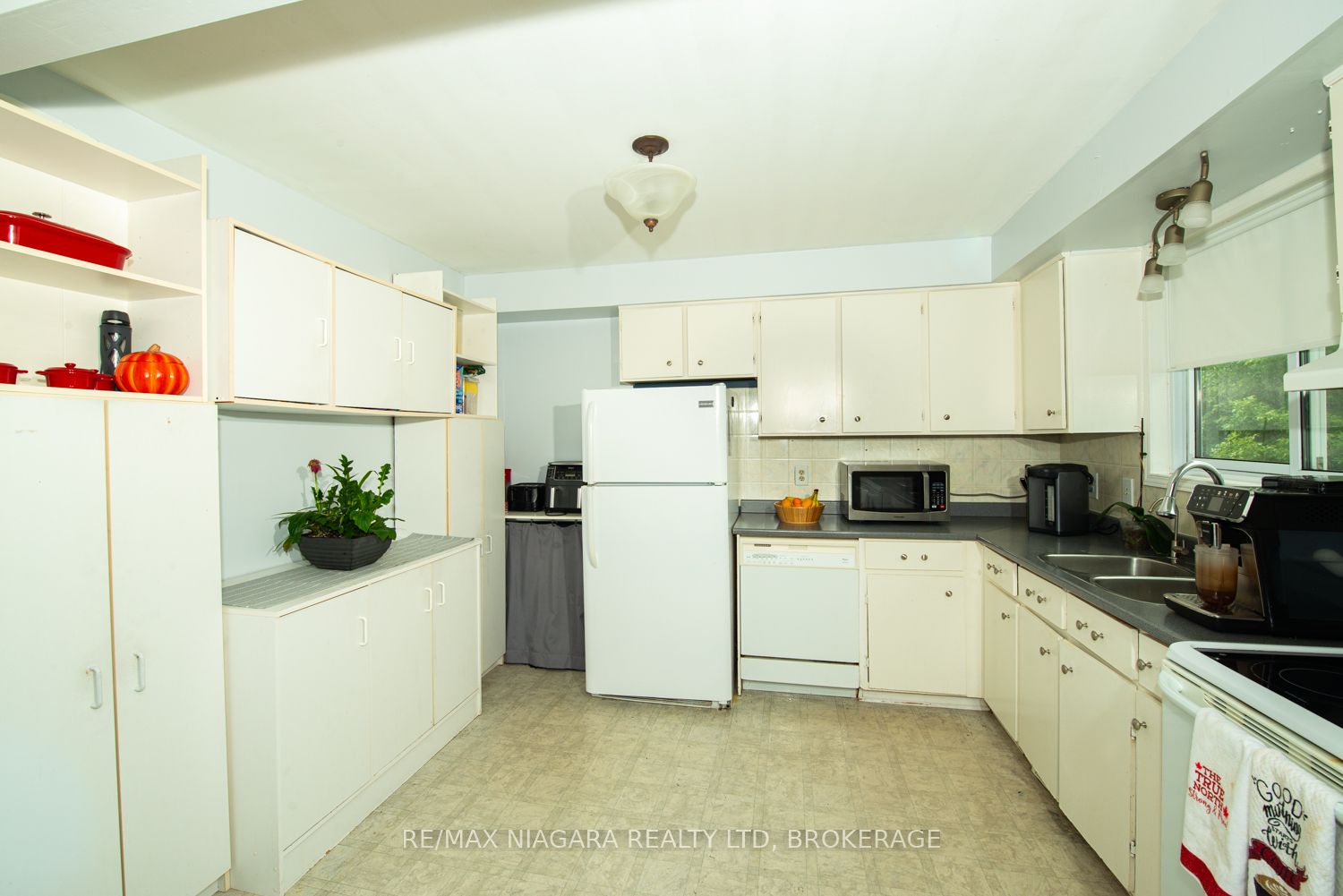 47 Elmvale Crescent Property Photo 6