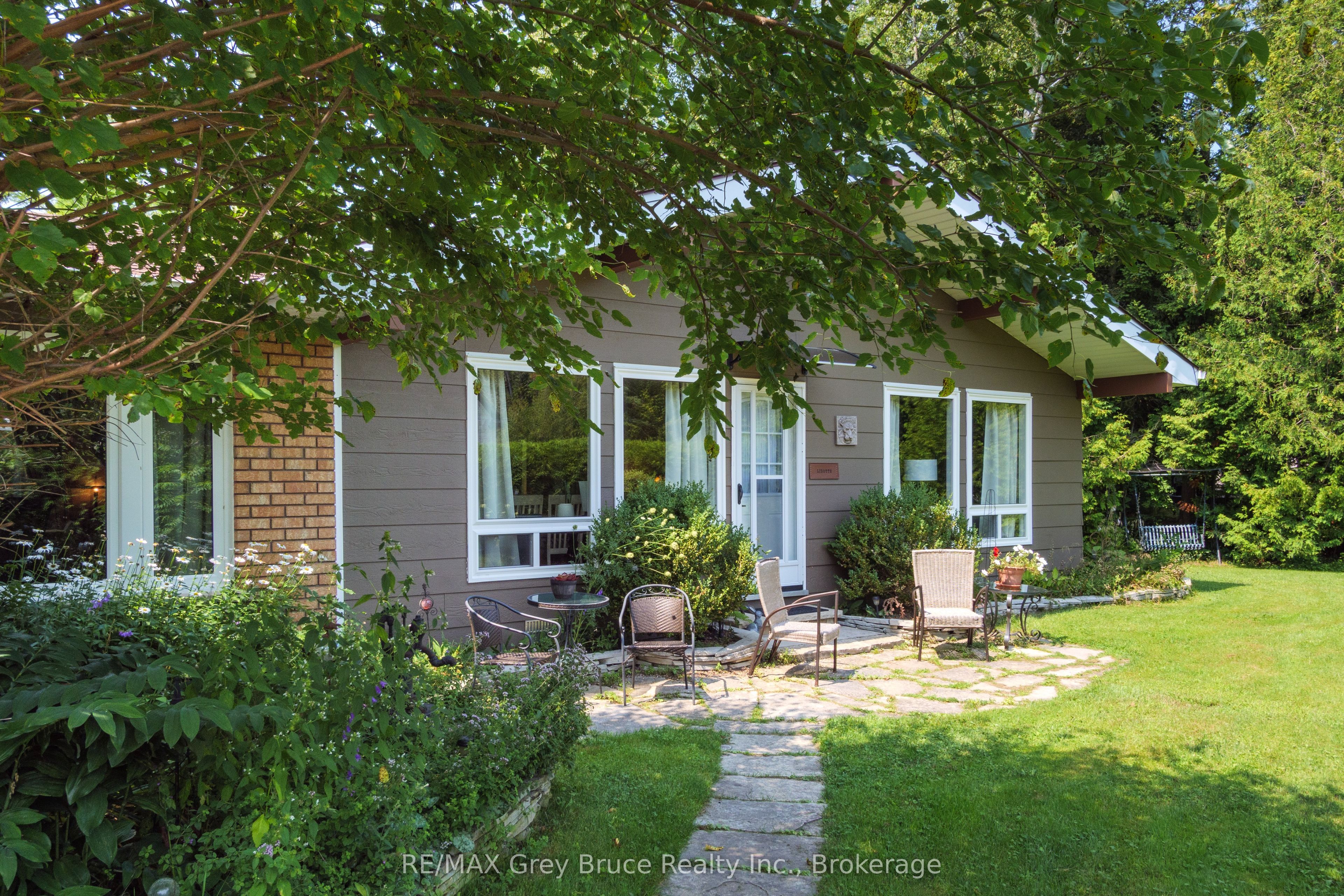 46 Shamrock Boulevard Property Photo 3