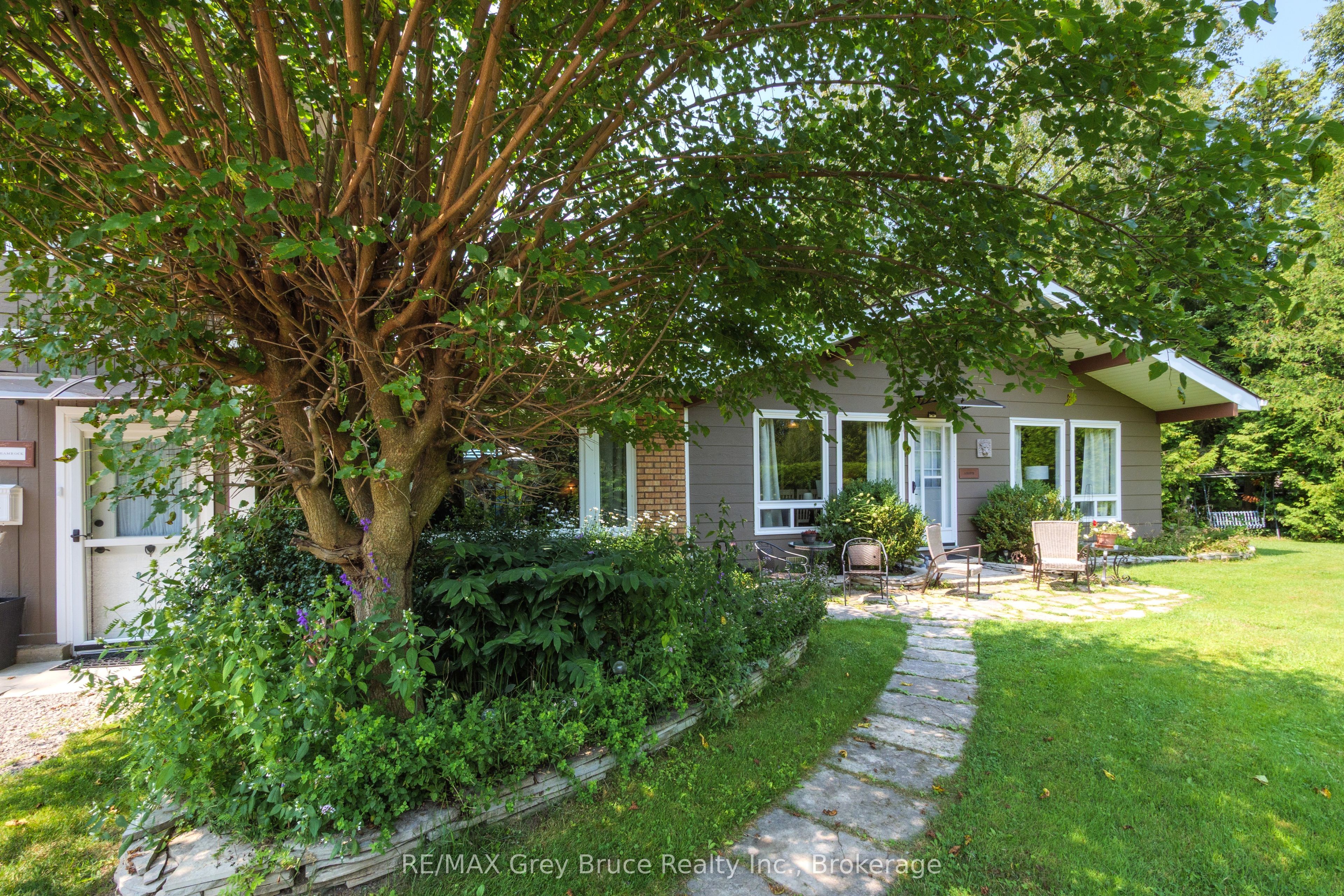 46 Shamrock Boulevard Property Photo 5