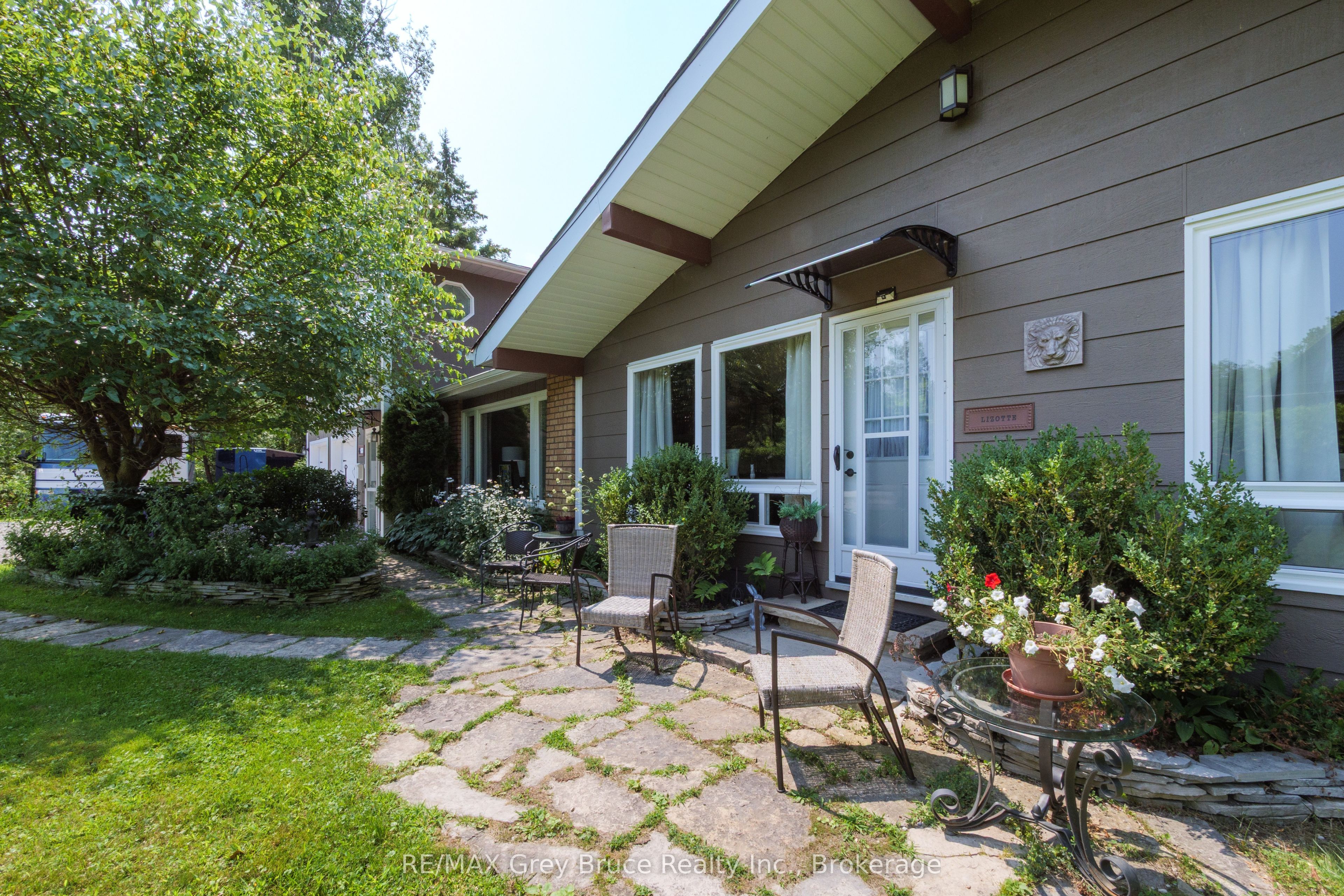 46 Shamrock Boulevard Property Photo 6