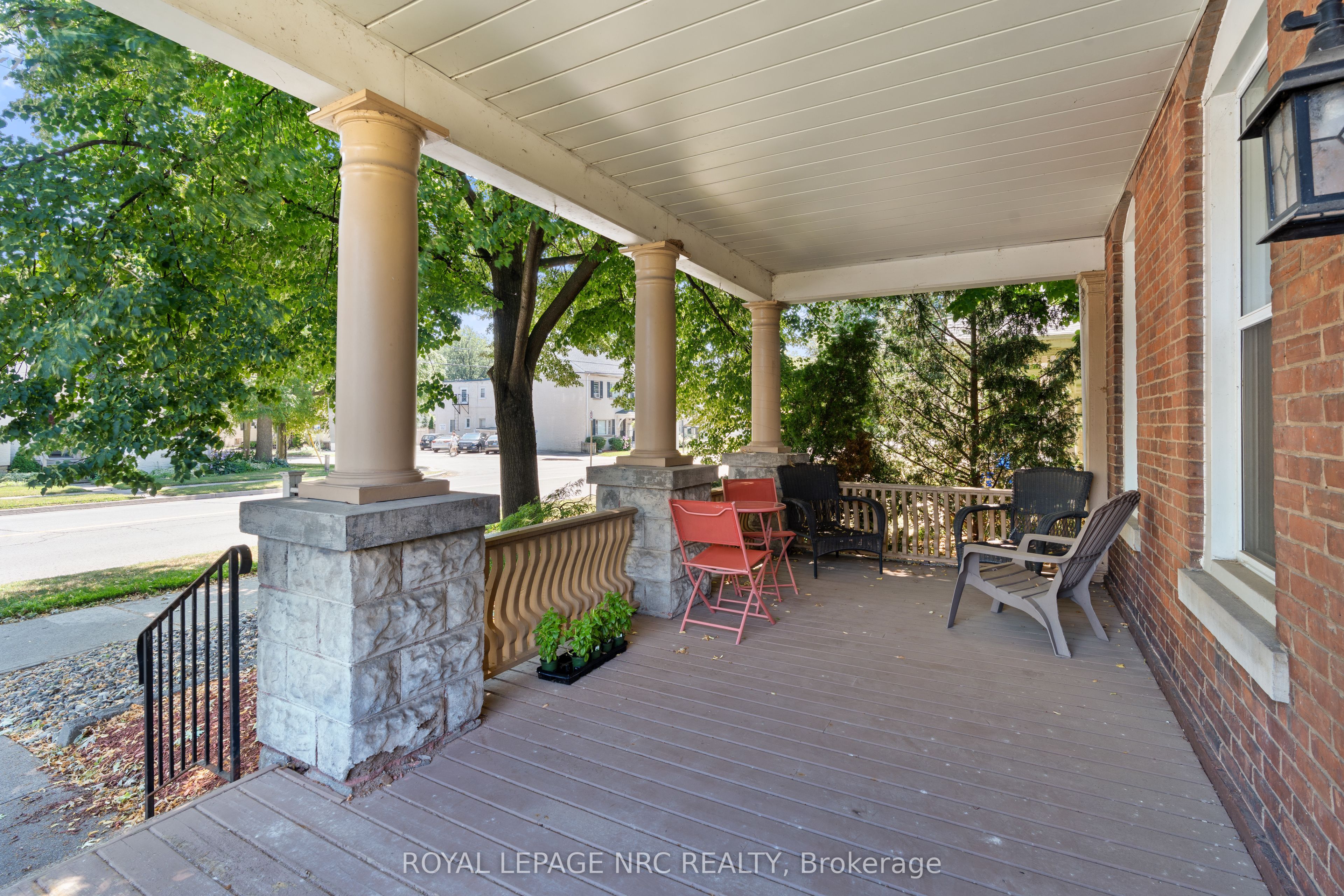 45 Welland Avenue Property Photo 4