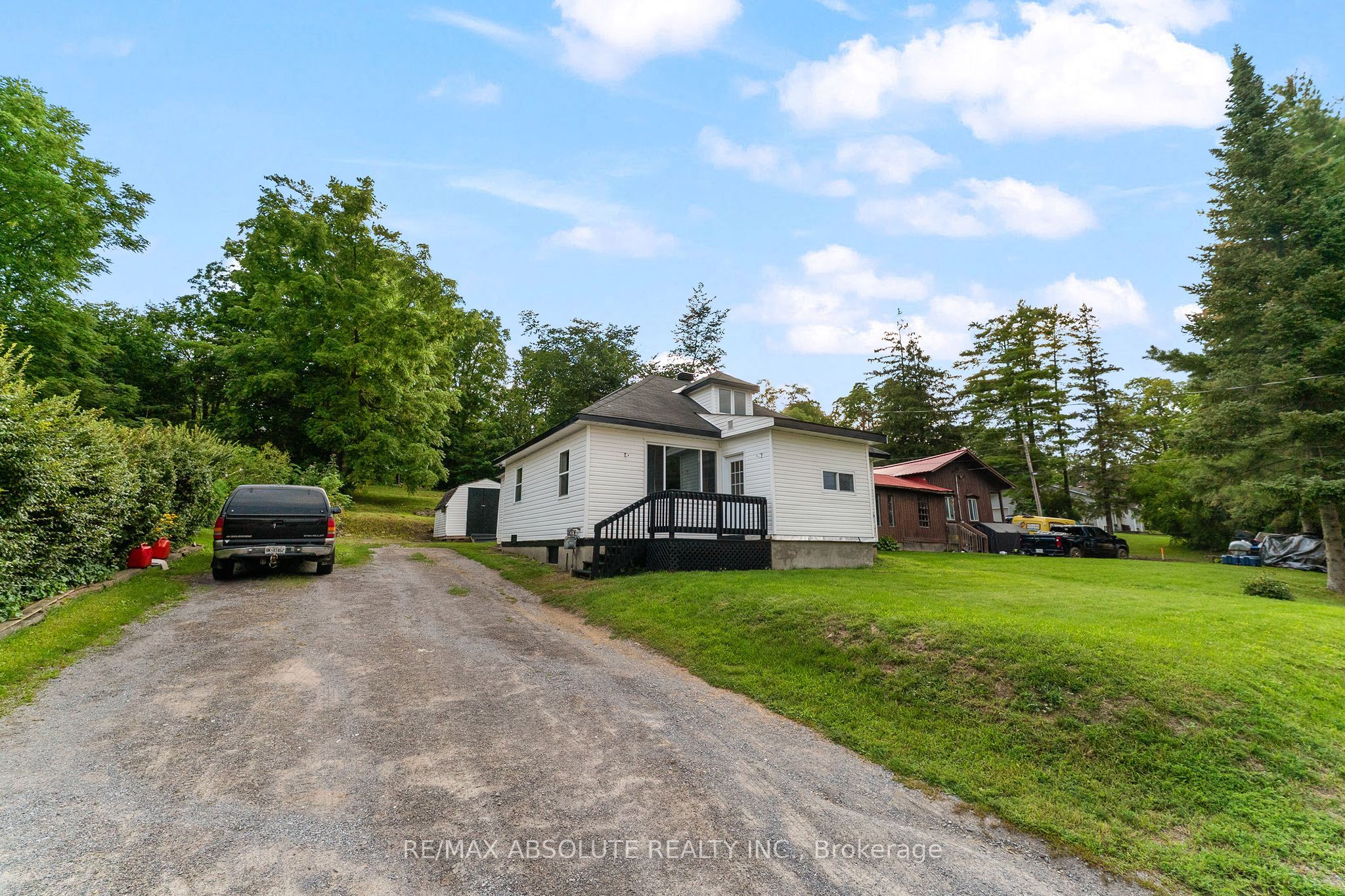 853 B River Road Property Photo 2