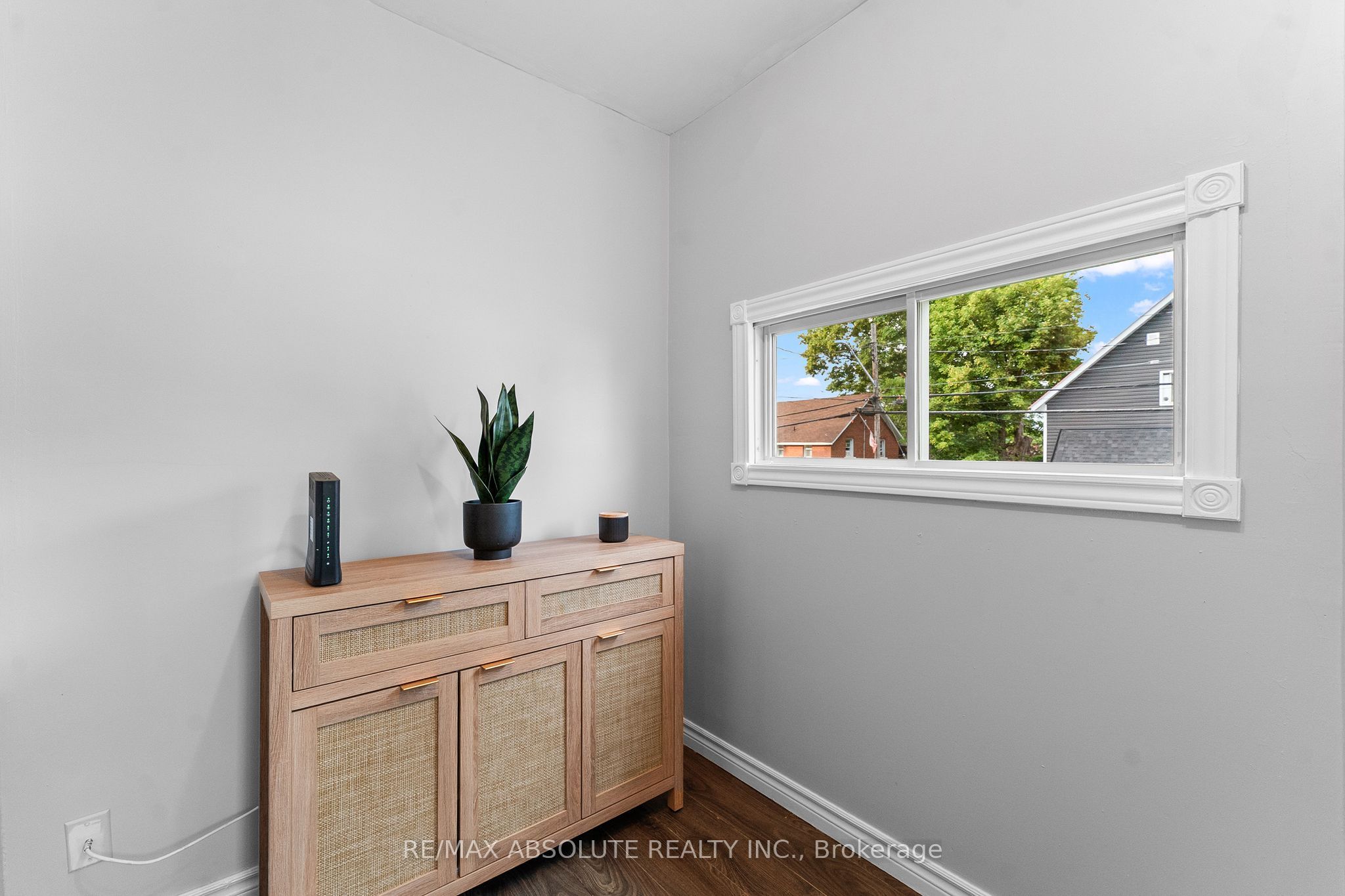 853 B River Road Property Photo 4