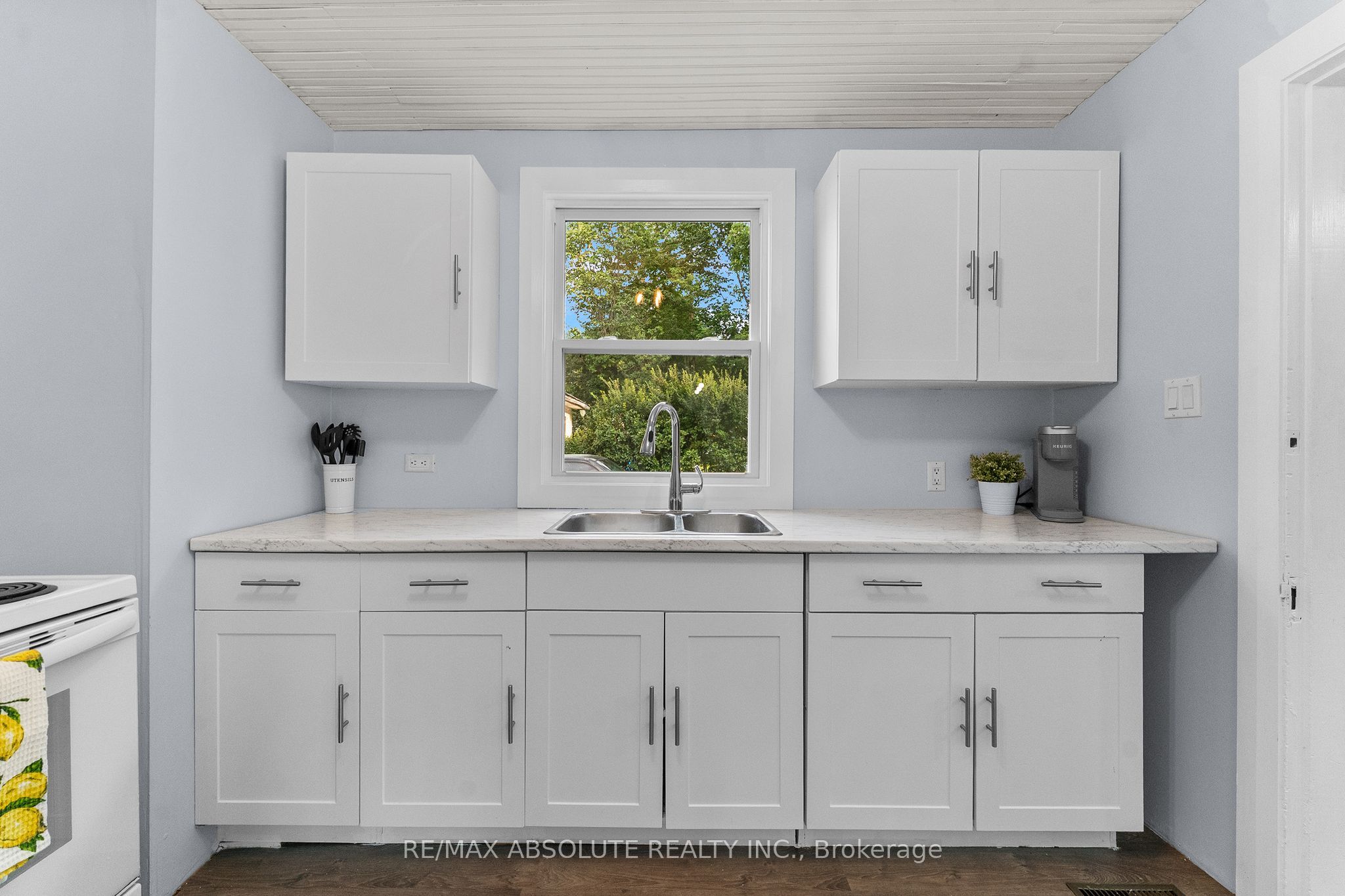853 B River Road Property Photo 12