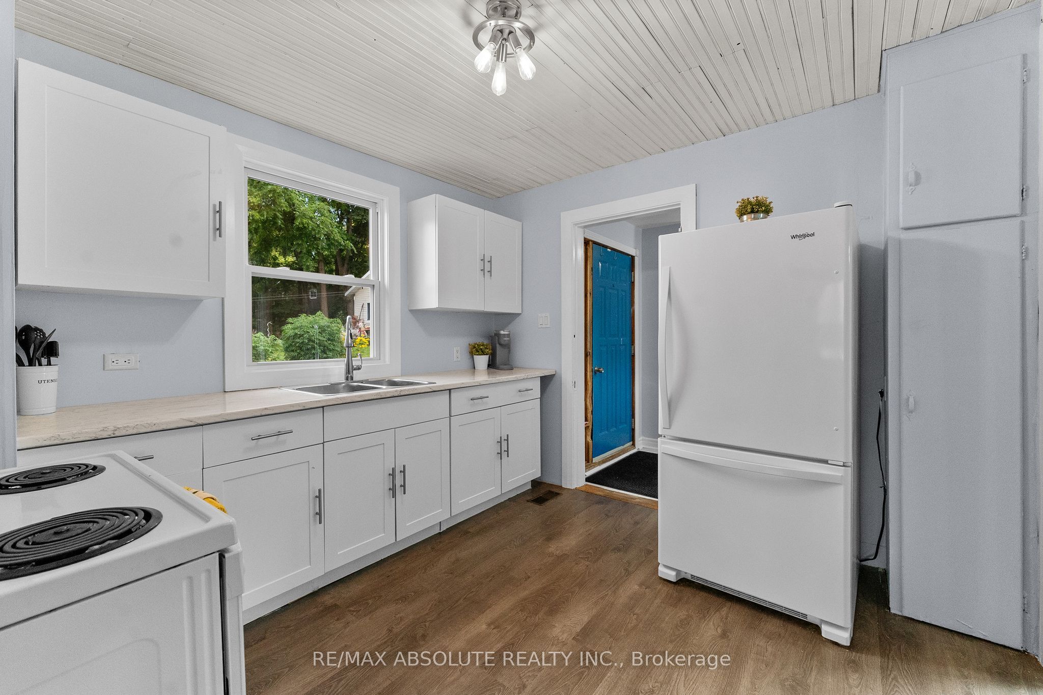 853 B River Road Property Photo 14
