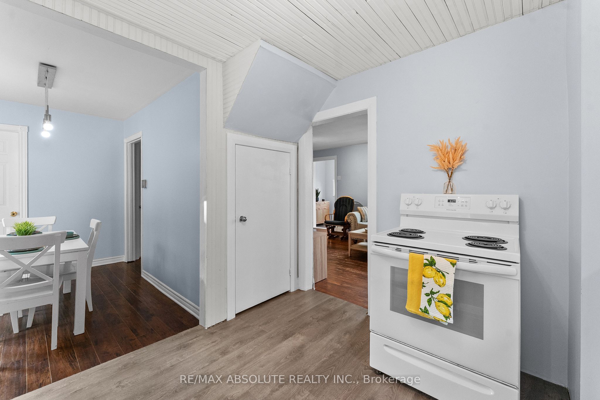 853 B River Road Property Photo 15
