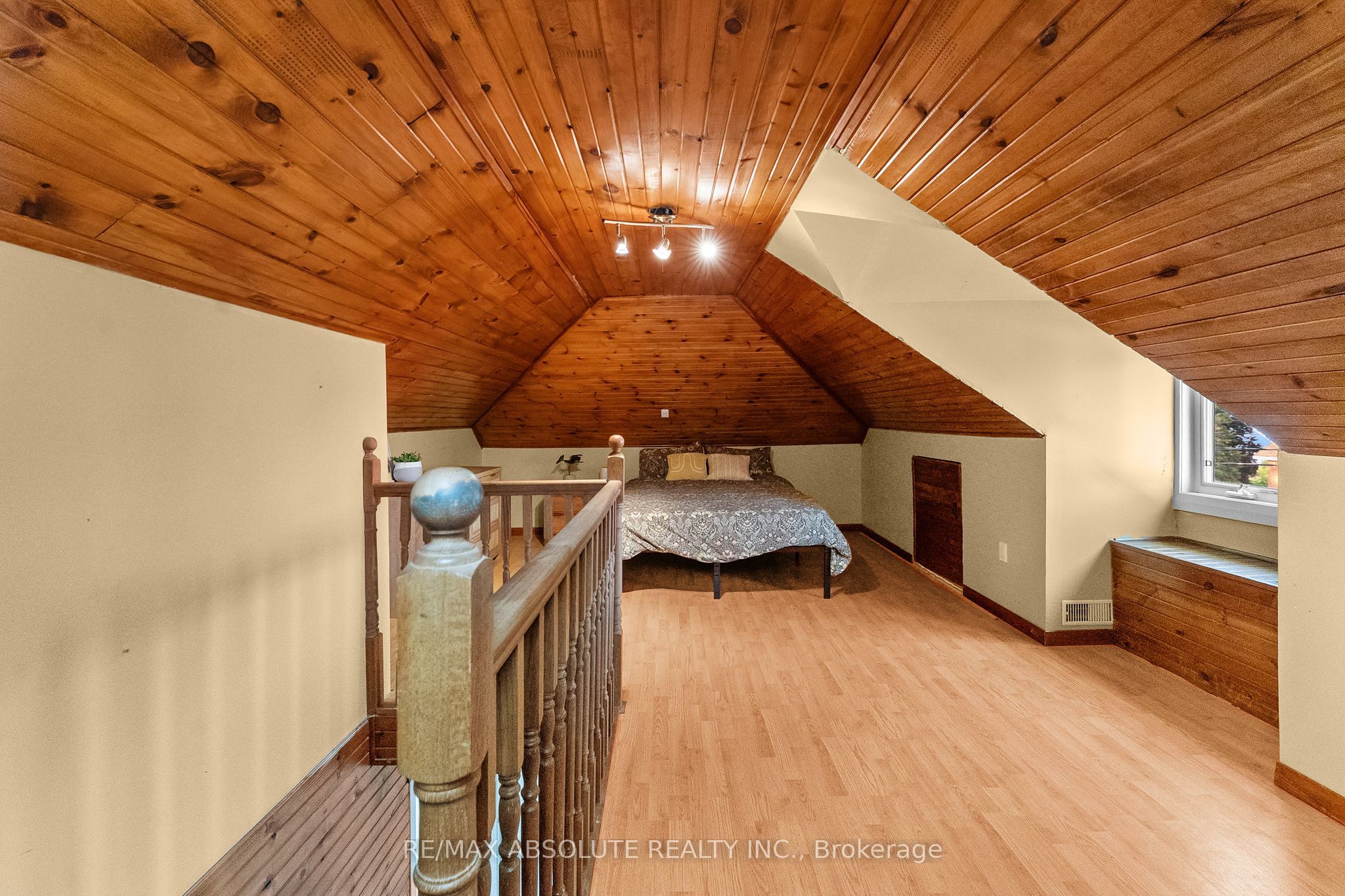 853 B River Road Property Photo 25