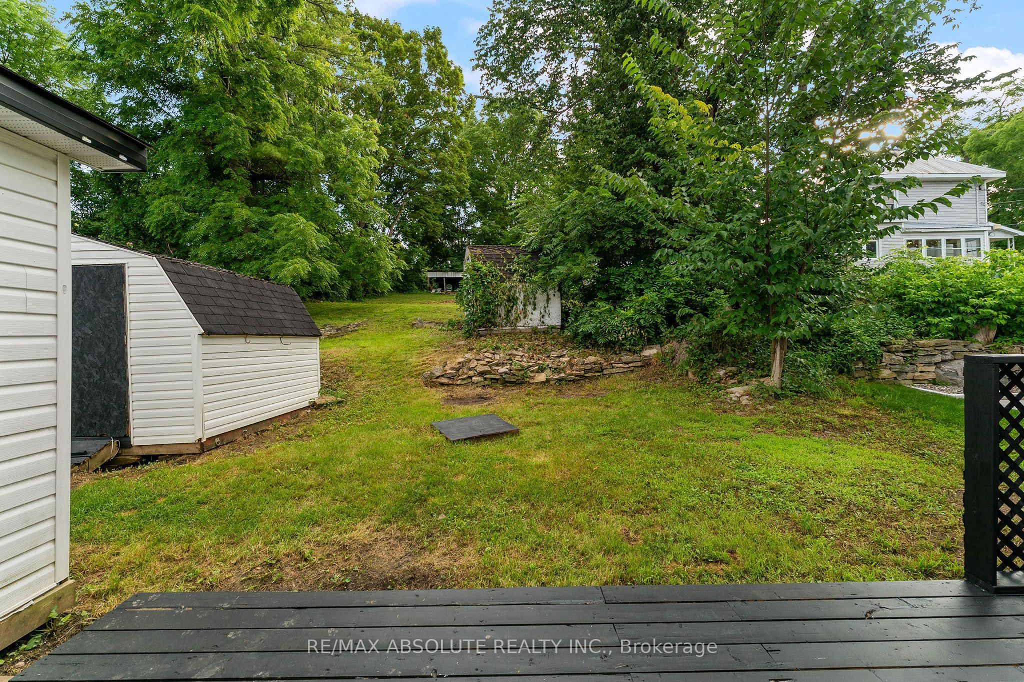 853 B River Road Property Photo 28
