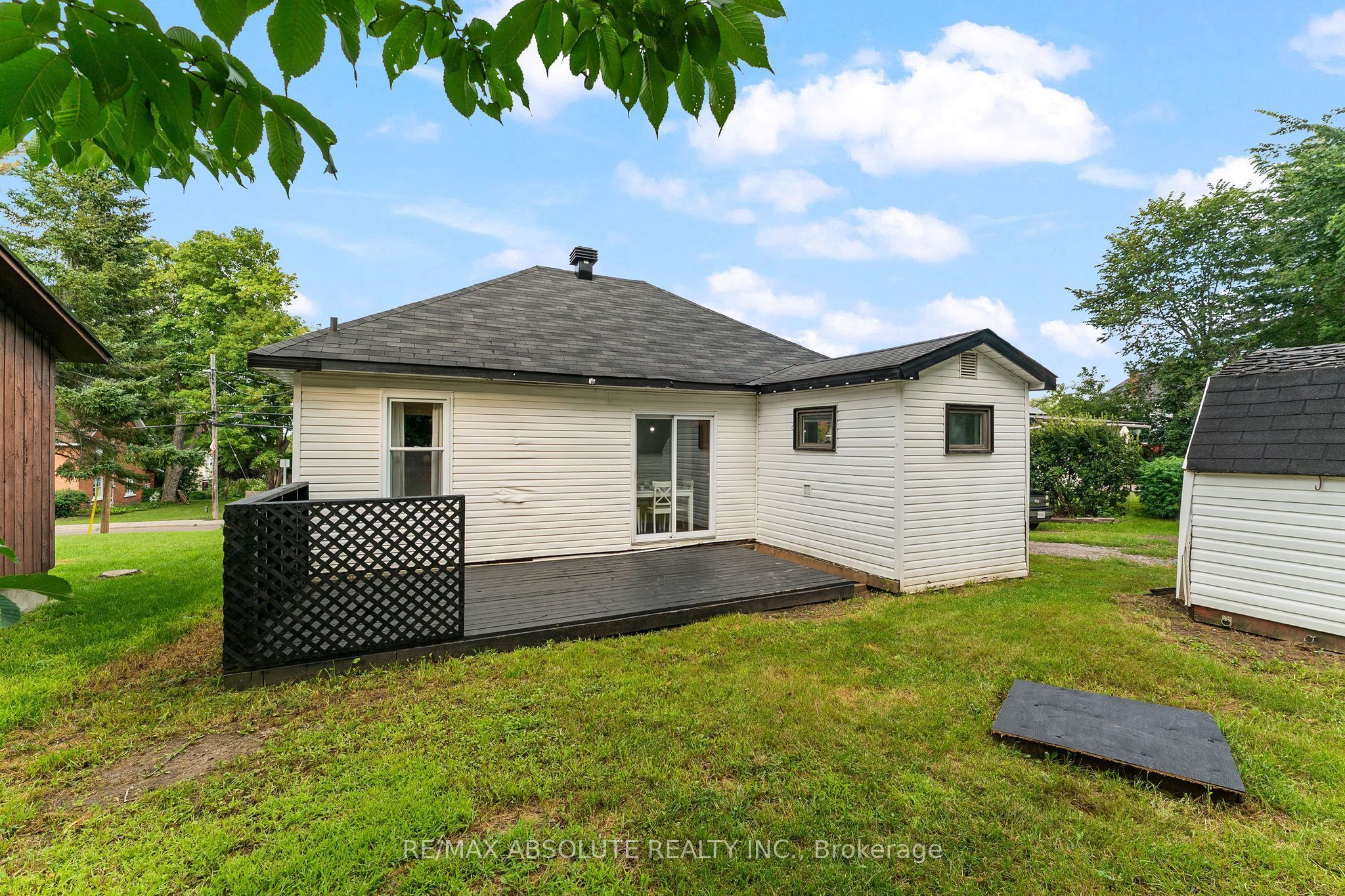 853 B River Road Property Photo 29