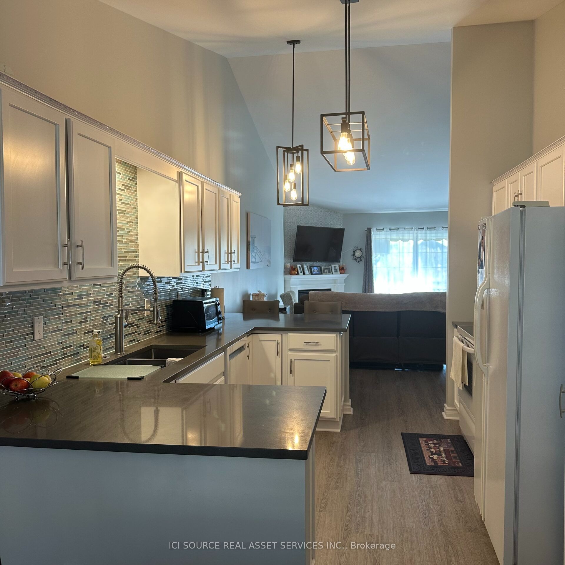 1576 Blue Heron Drive Property Photo 2