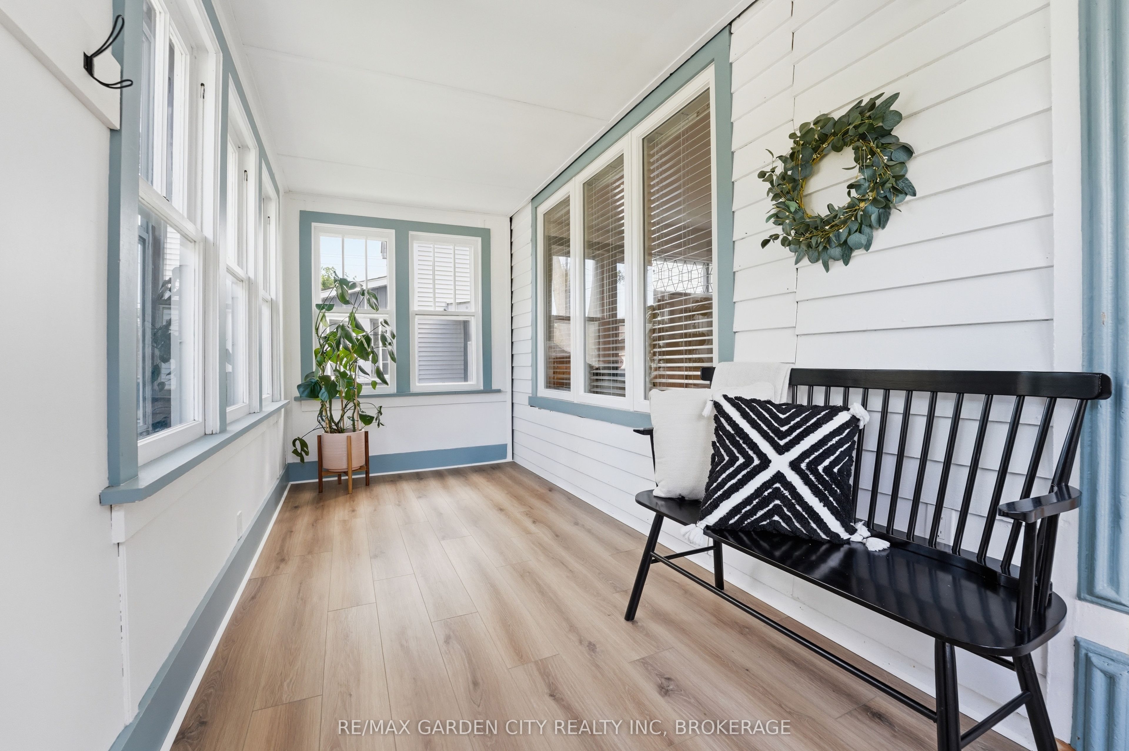 26 Carleton Street N Property Photo 6