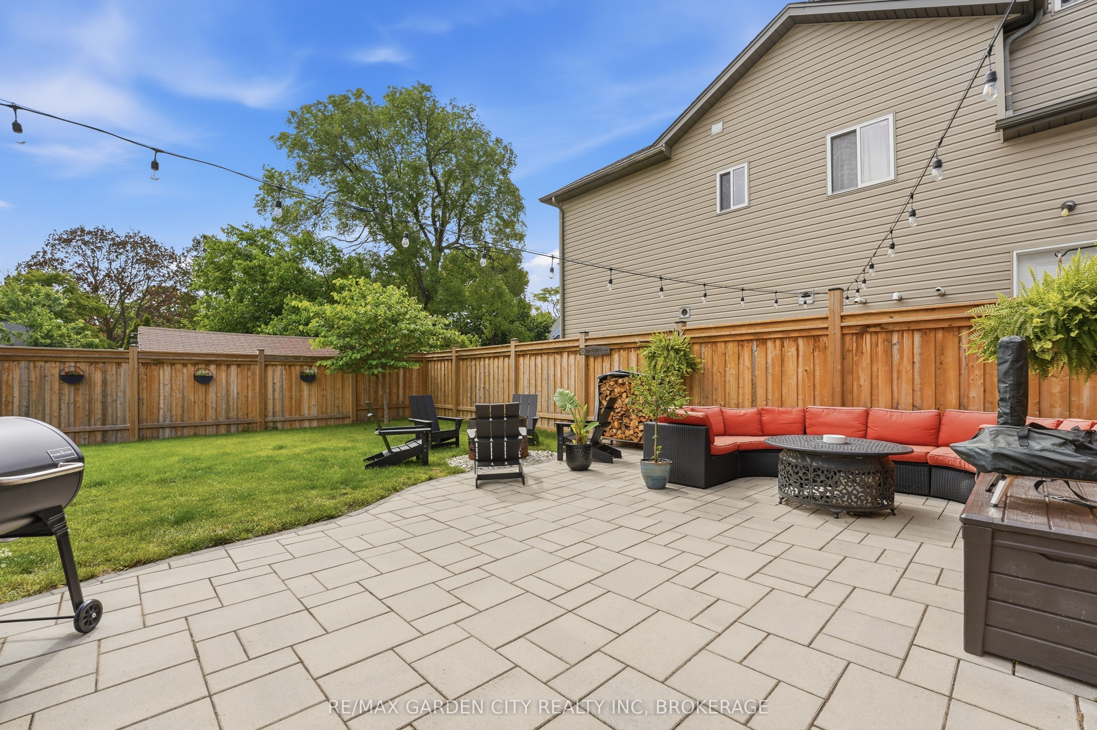 26 Carleton Street N Property Photo 31
