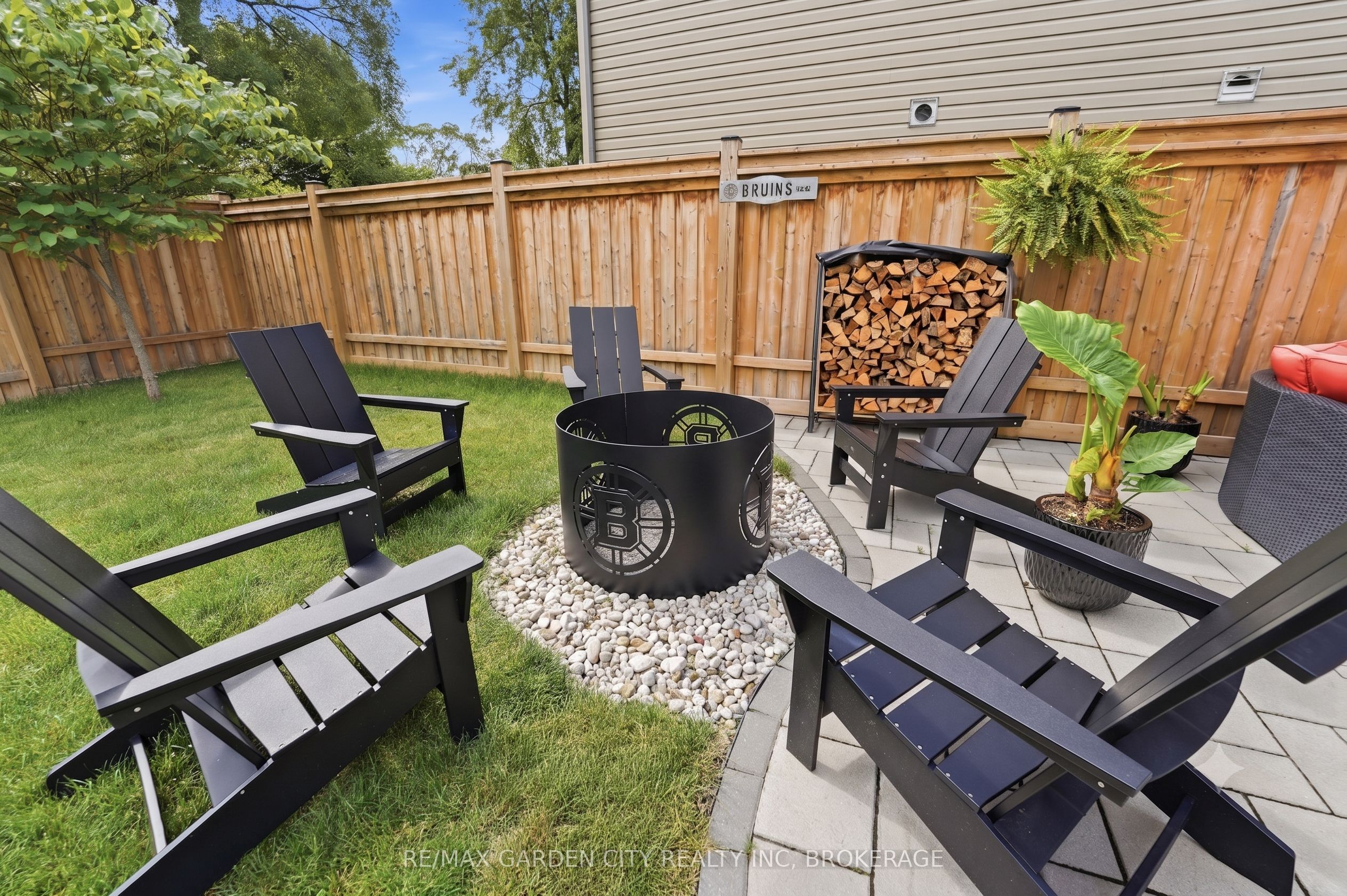 26 Carleton Street N Property Photo 33