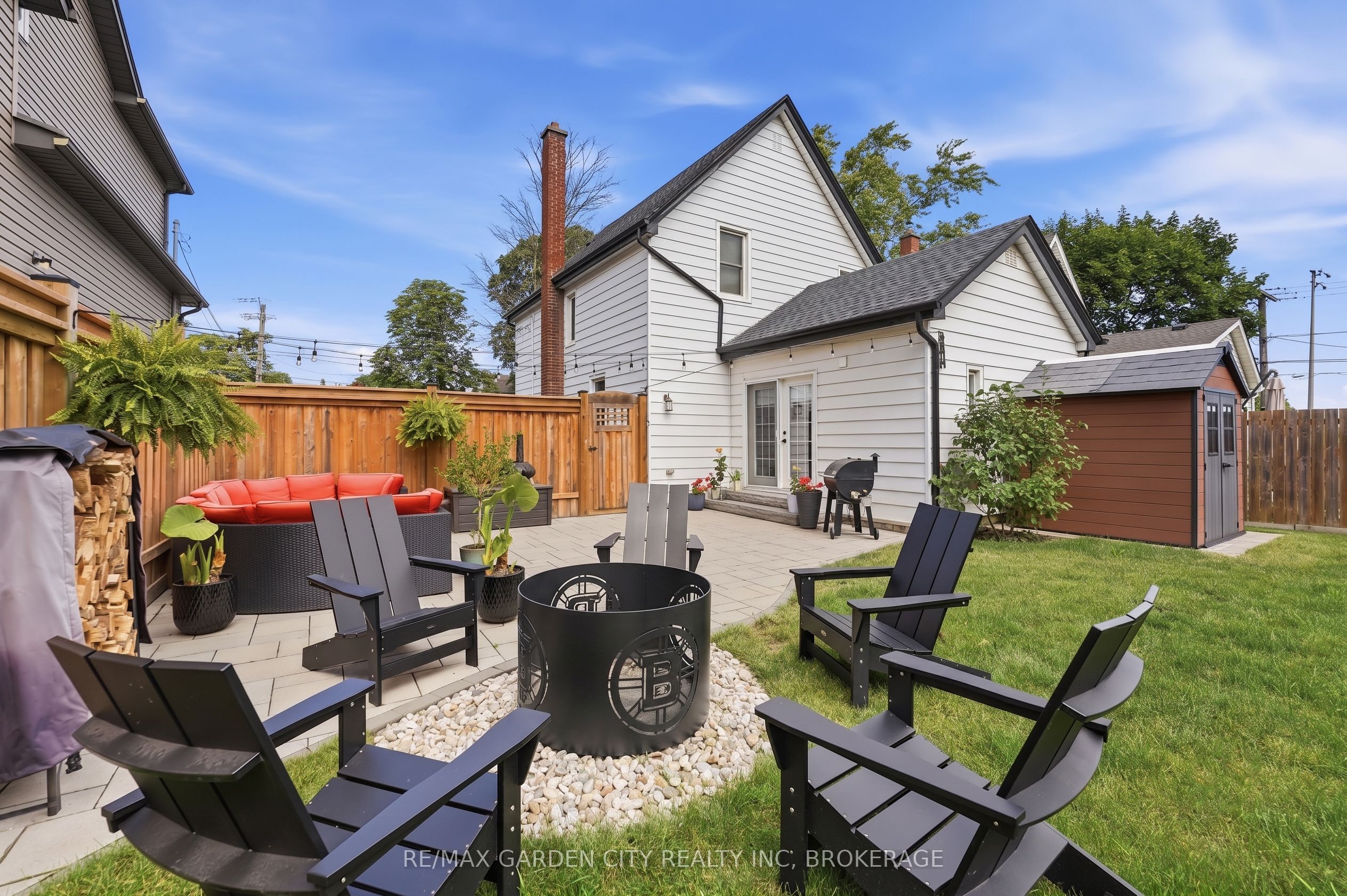 26 Carleton Street N Property Photo 37