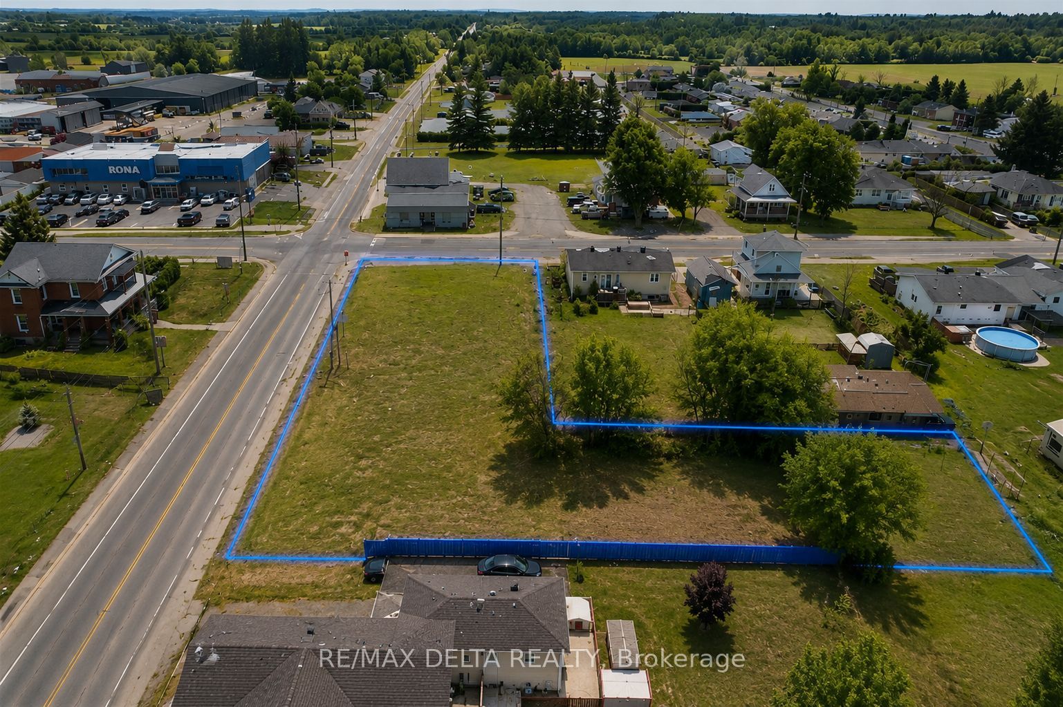 904 Lacroix Road Property Photo 1