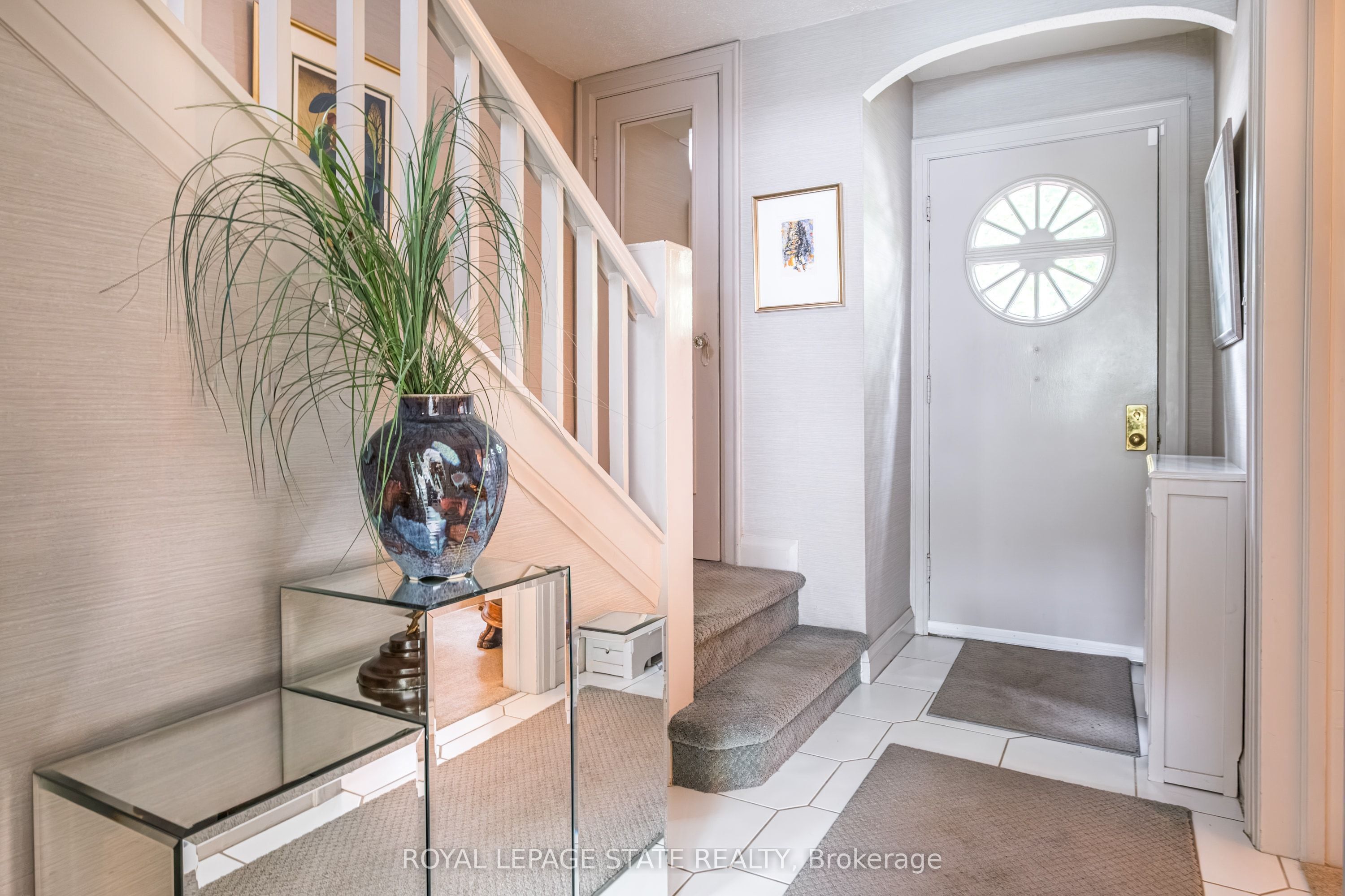 107 Bond Street S Property Photo 6
