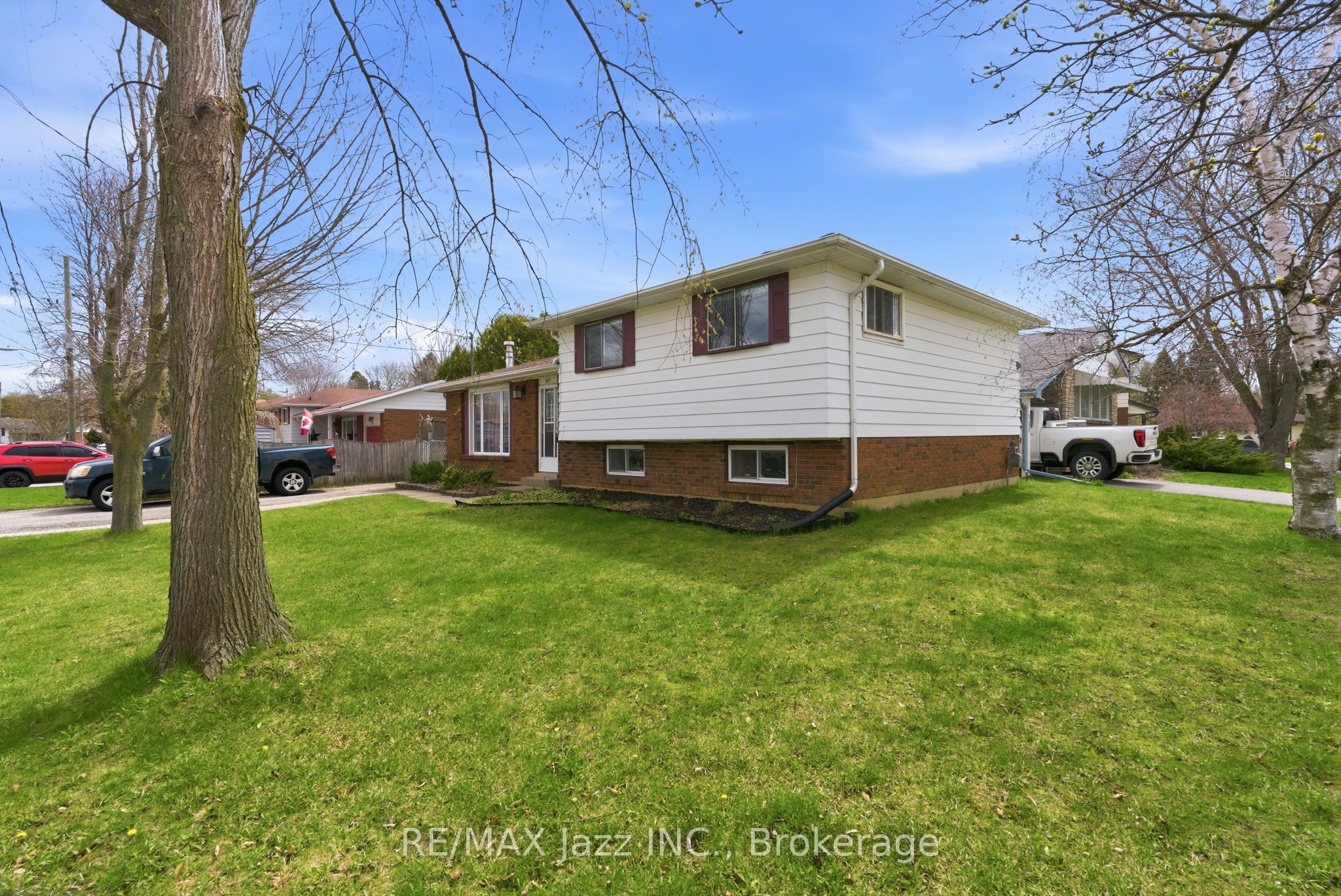 621 Willow Crescent Property Photo 4