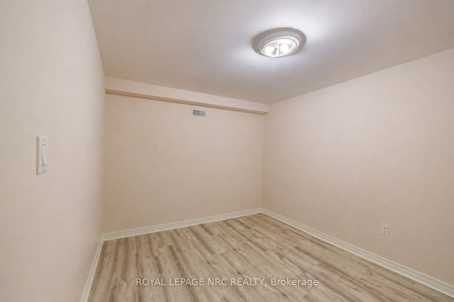 7621 Cameron Court Property Photo 33