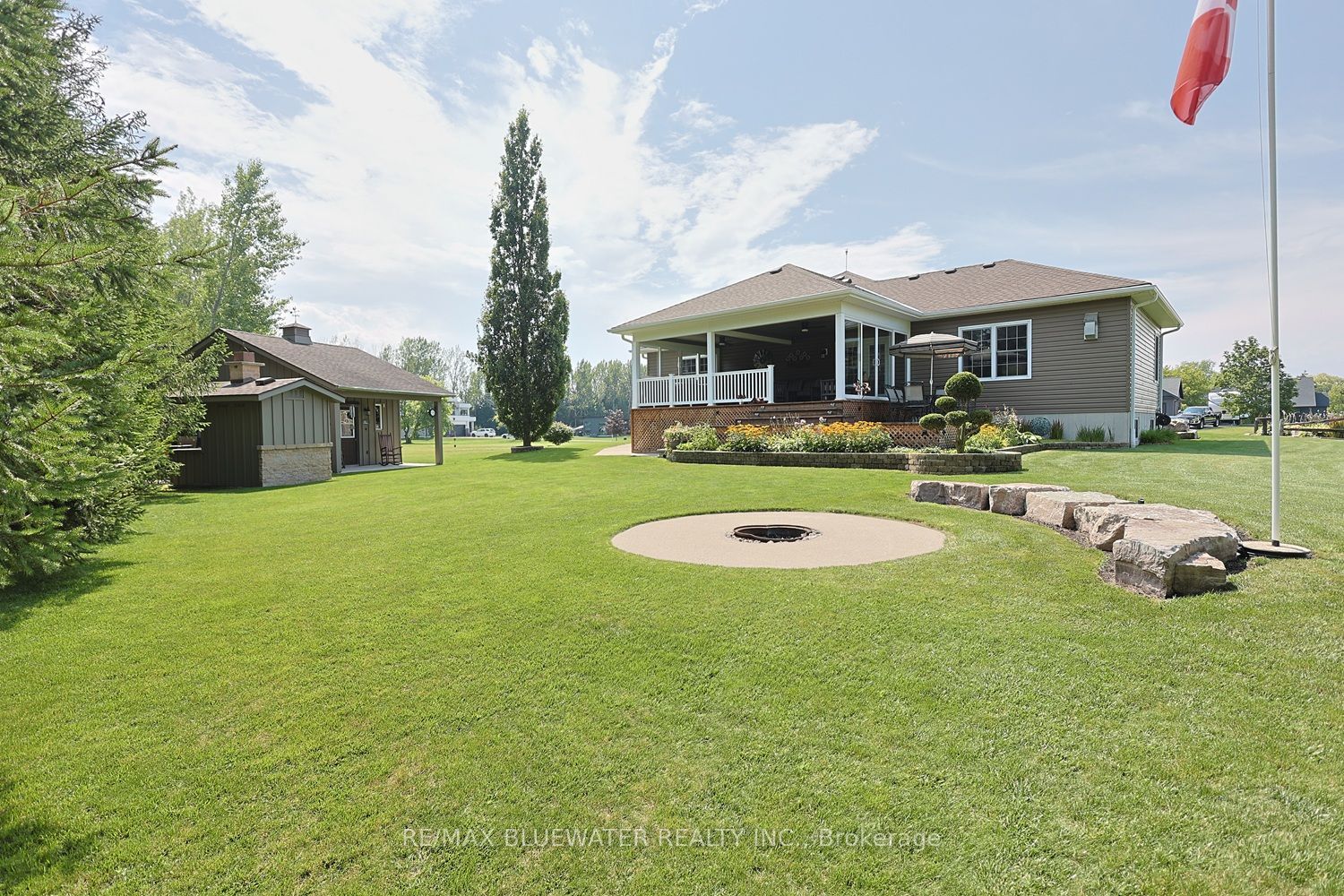 71837 Sunridge Crescent Property Photo 2
