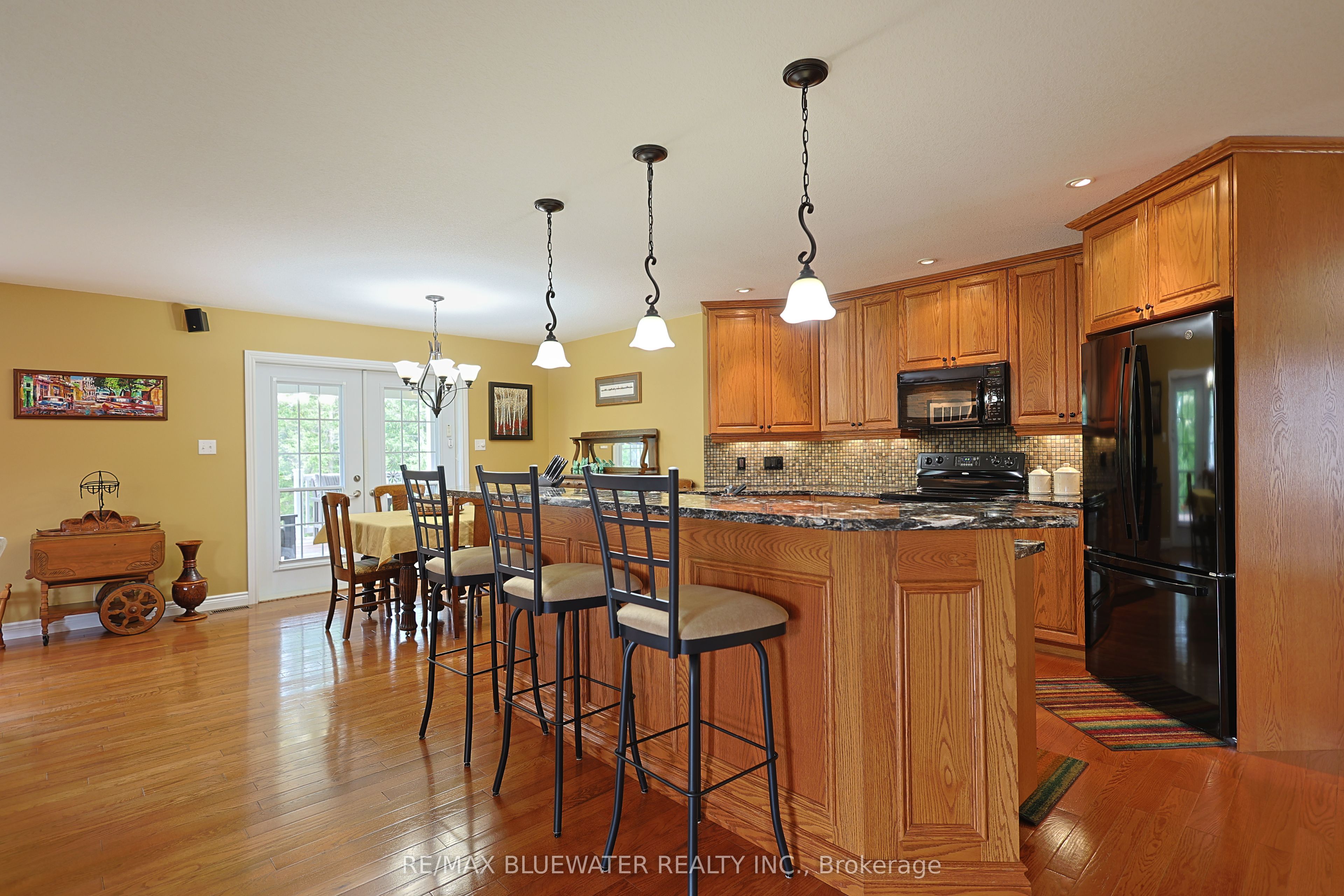 71837 Sunridge Crescent Property Photo 4