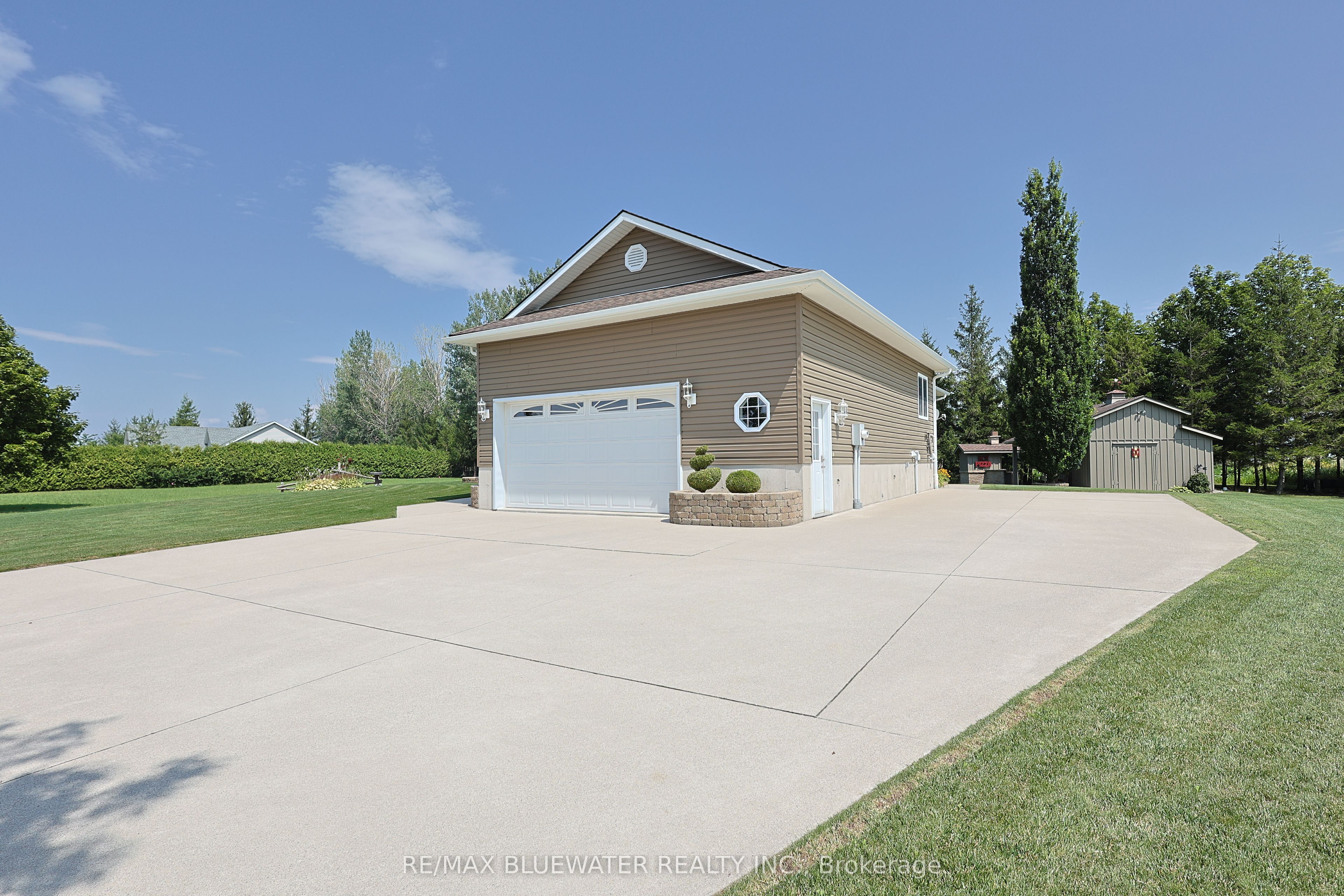 71837 Sunridge Crescent Property Photo 6