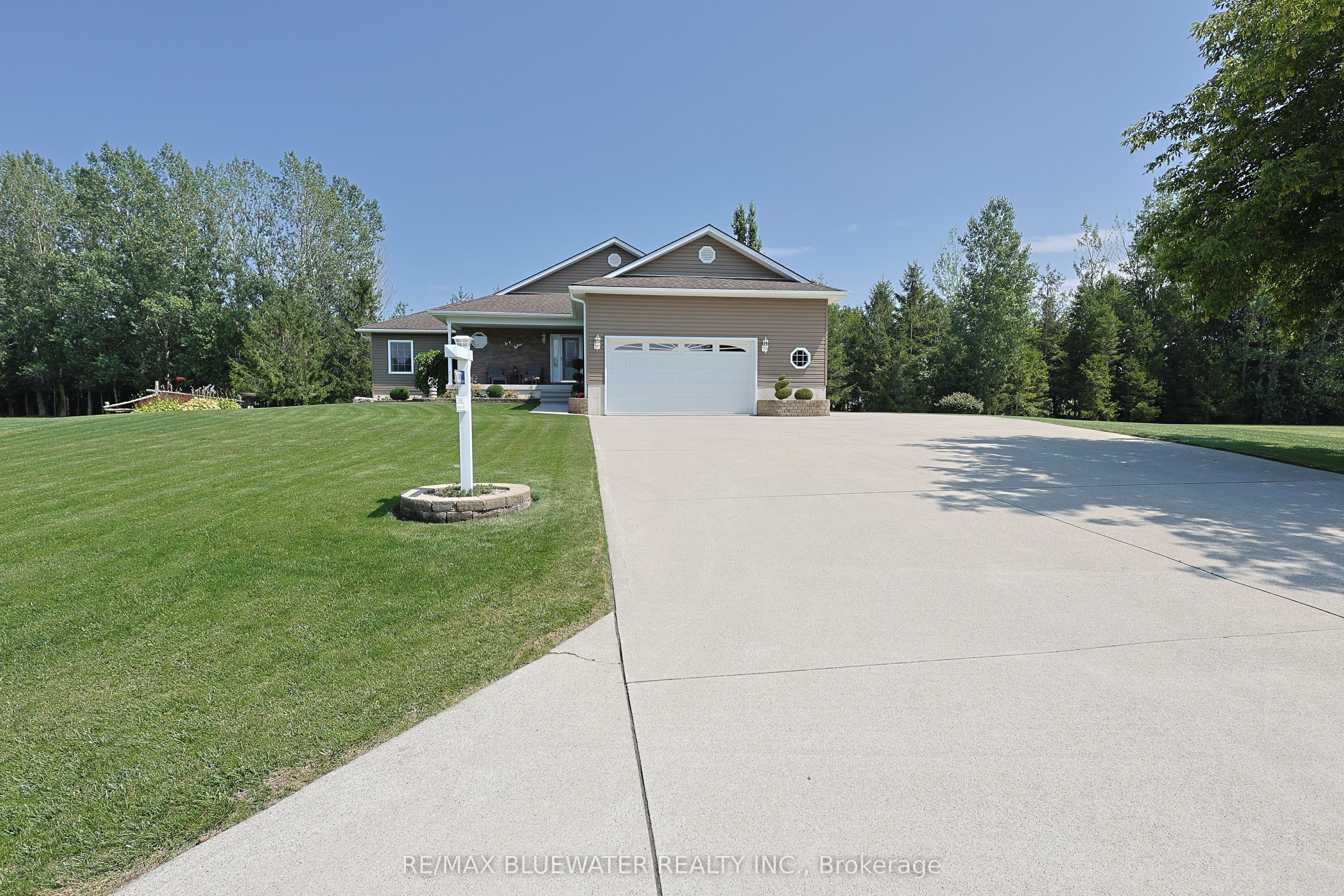 71837 Sunridge Crescent Property Photo 7